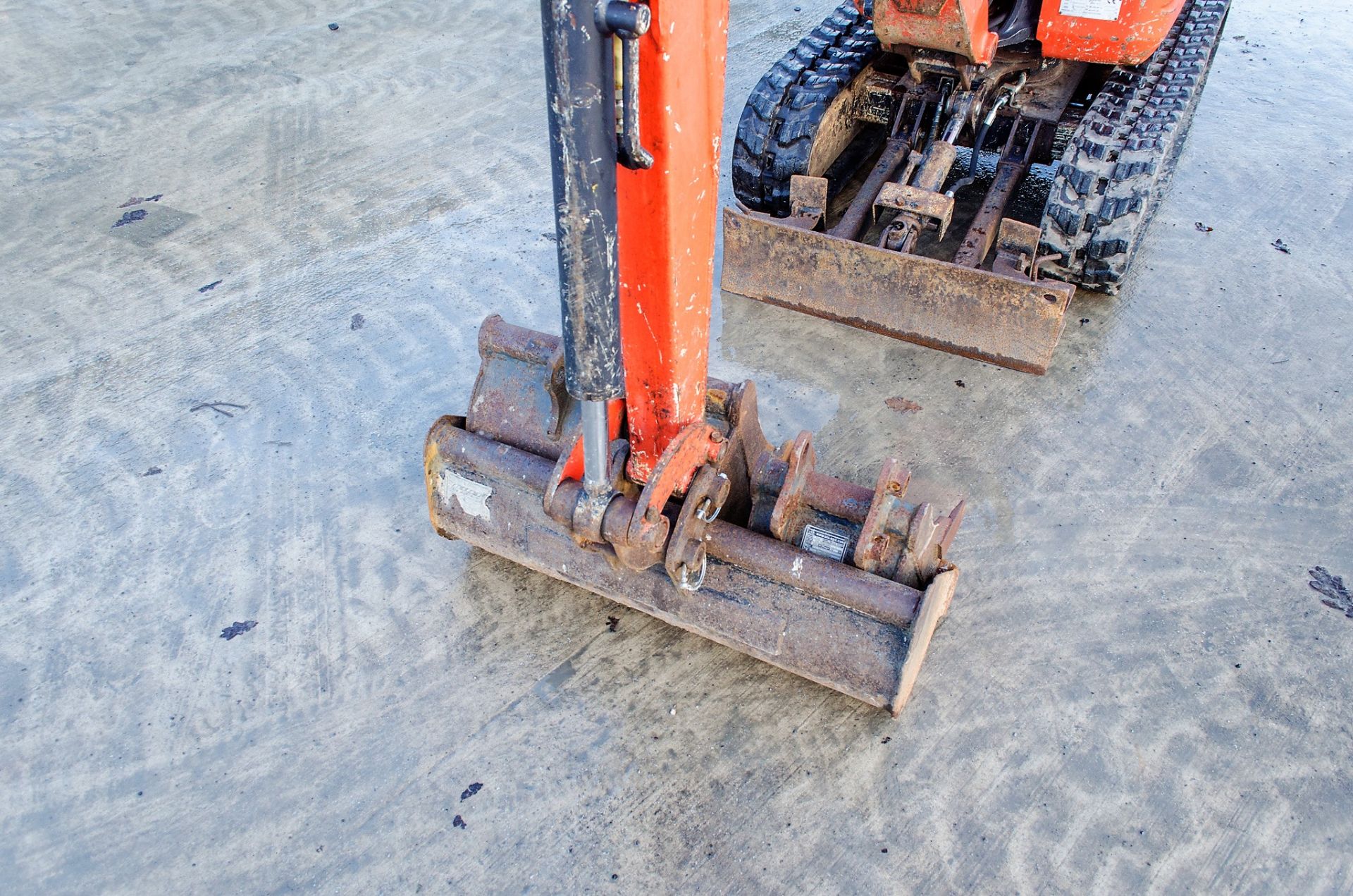 Kubota K008-3 0.8 tonne rubber tracked micro excavator Year: 2013 S/N: 24430 Recorded Hours: 1610 - Image 13 of 20