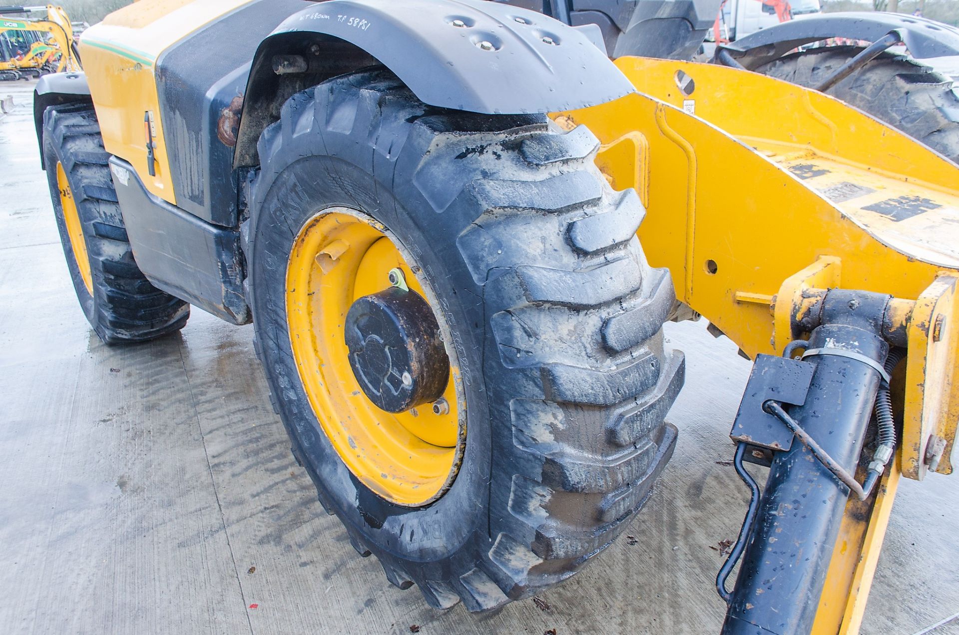 JCB 535-140 Hi-Viz 14 metre telescopic handler Year: 2014  S/N: 2339650 Recorded Hours: 4182 A633927 - Image 14 of 24