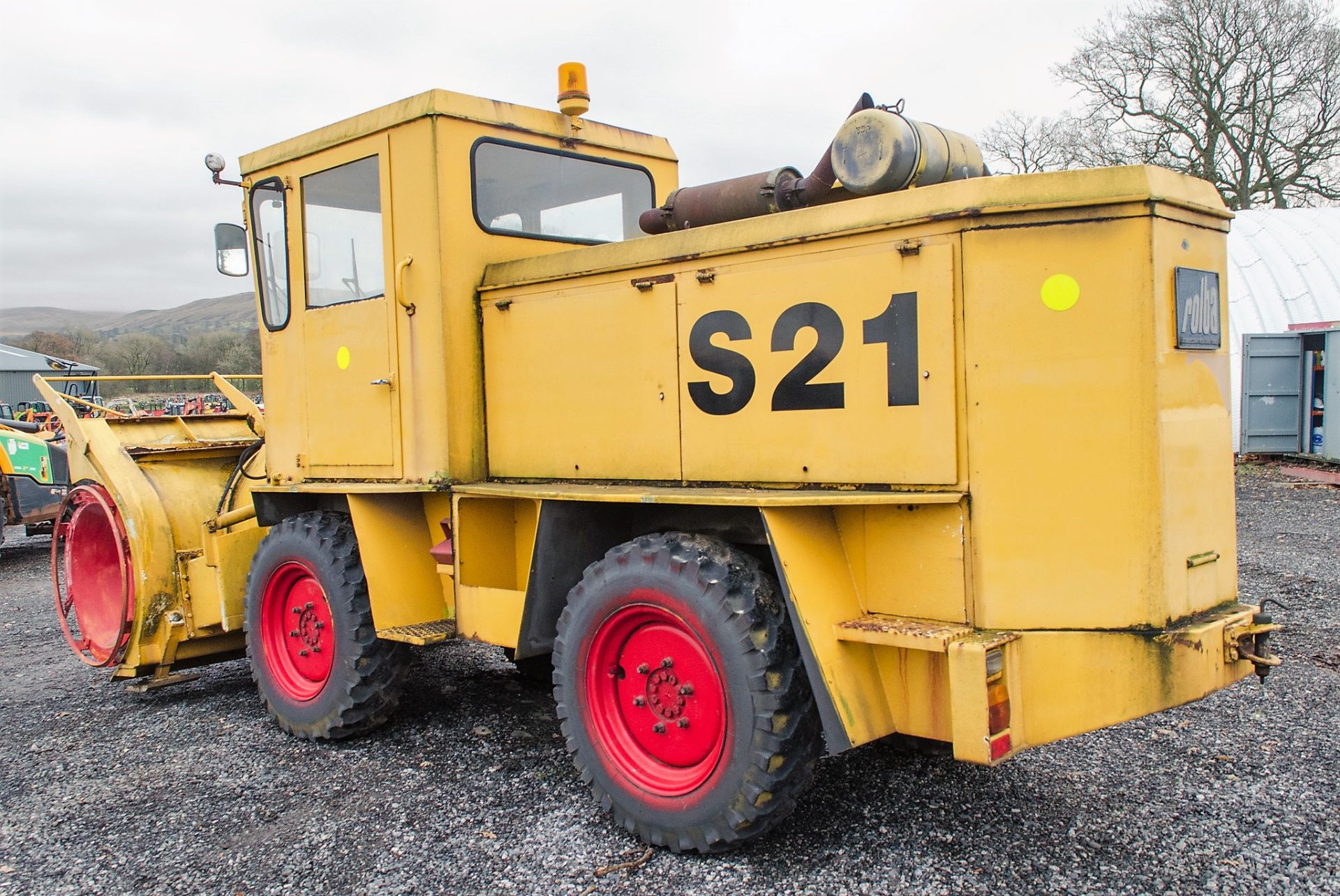 Rolba R400F snow blower Year: 1983 S/N: 001013 Recorded Hours: 602 - Image 4 of 17