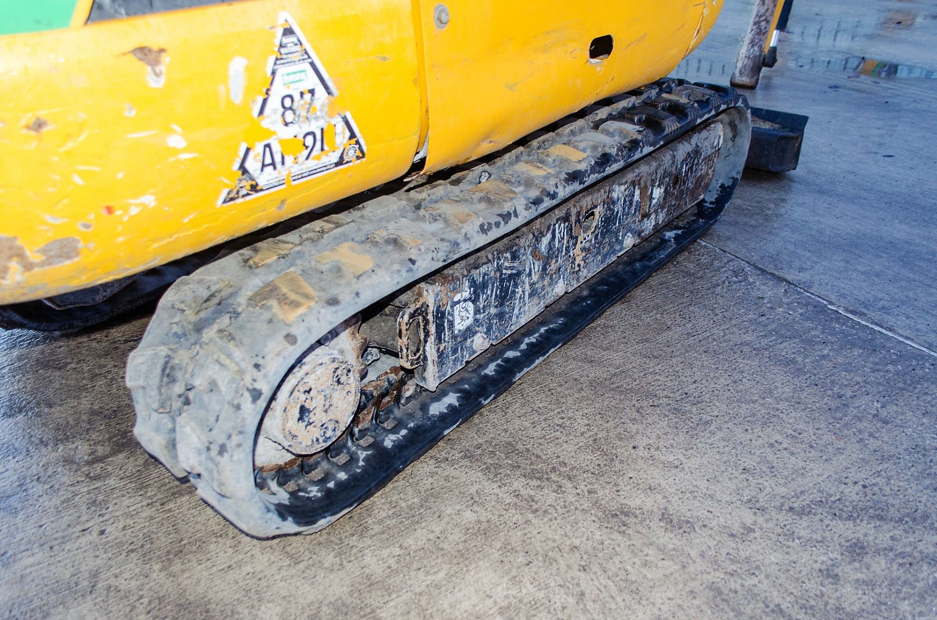 JCB 8016 1.6 tonne rubber tracked mini excavator Year: 2013 S/N: 071424 Recorded Hours: 2052 pipe - Image 9 of 20