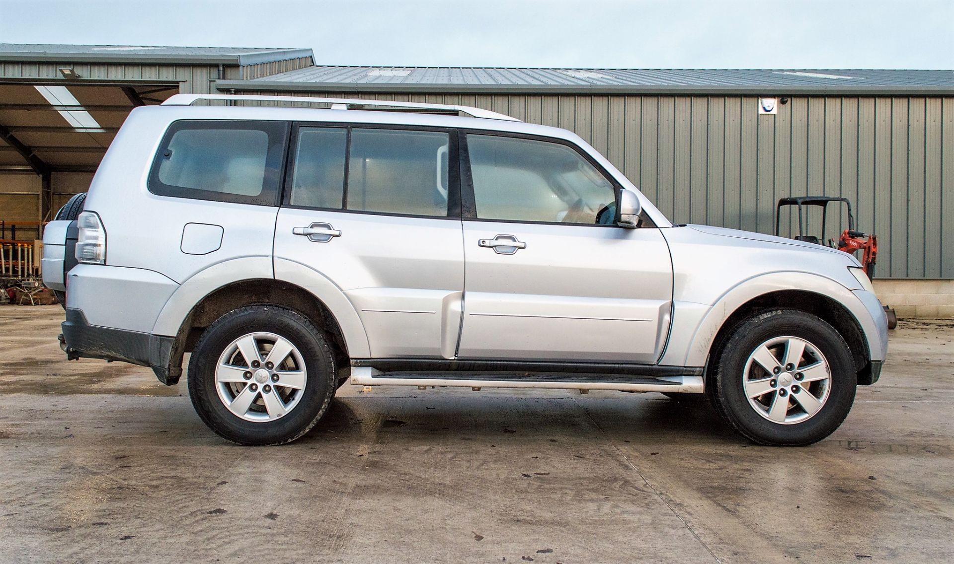 Mitsubishi Shogun 3.2 diesel DI-DC Equippe LWB 4x4 SUV  Registration Number: DV57 ZKS Date of - Image 8 of 30