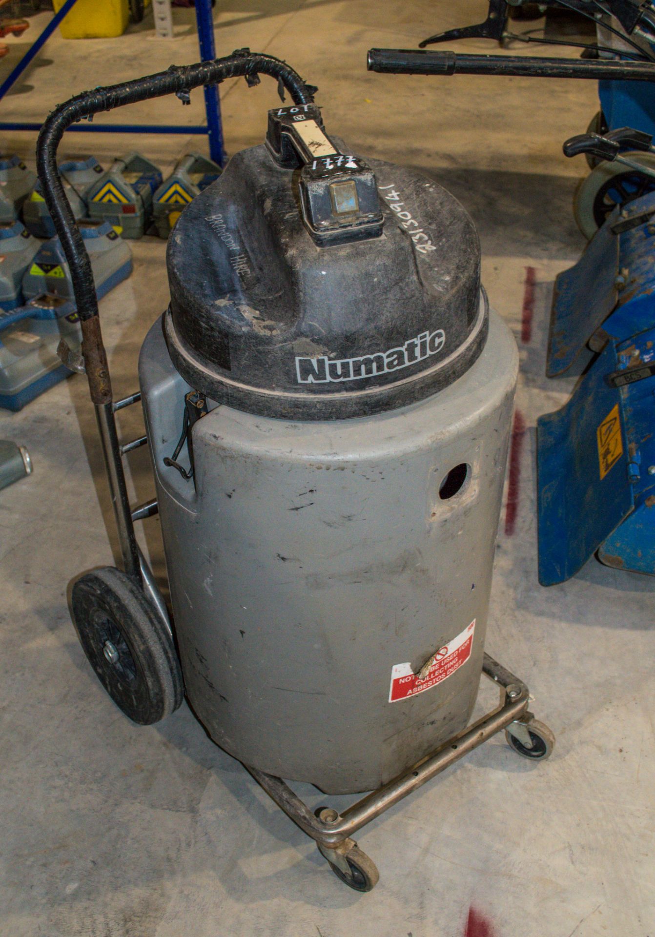 Numatic 110v industrial vacuum cleaner ** Cord cut ** 23130941 CO