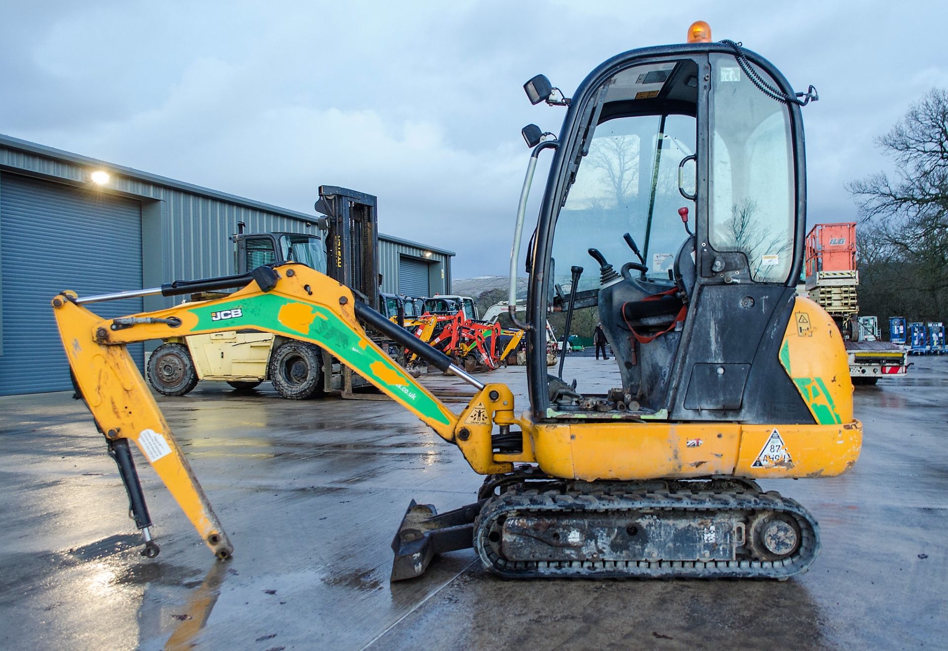 JCB 8016 1.6 tonne rubber tracked mini excavator Year: 2013 S/N: 071424 Recorded Hours: 2052 pipe - Image 7 of 20