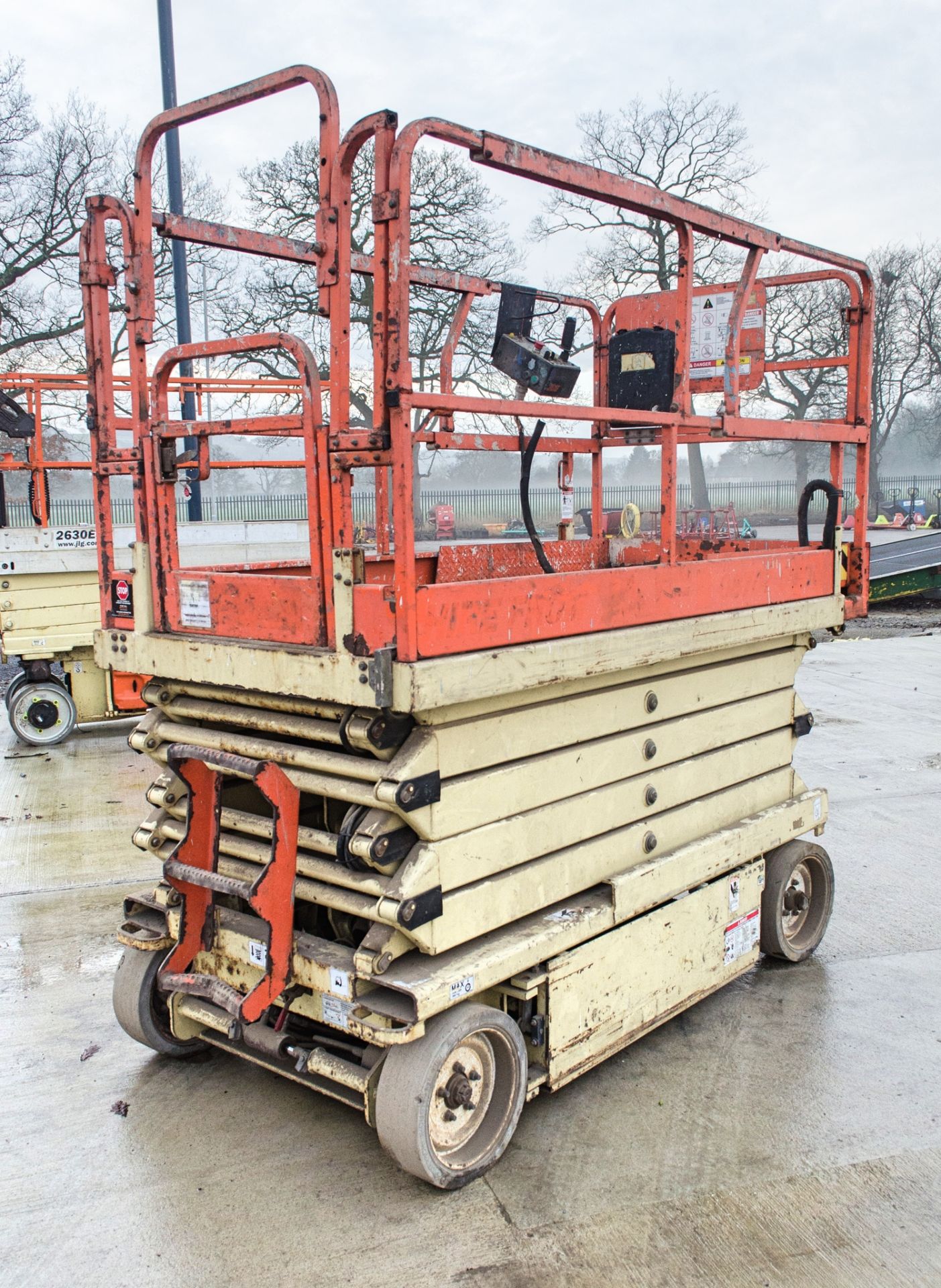 JLG 3246 battery electric scissor lift S/N: 020089586 Recorded Hours: 587 SBT - Image 3 of 10