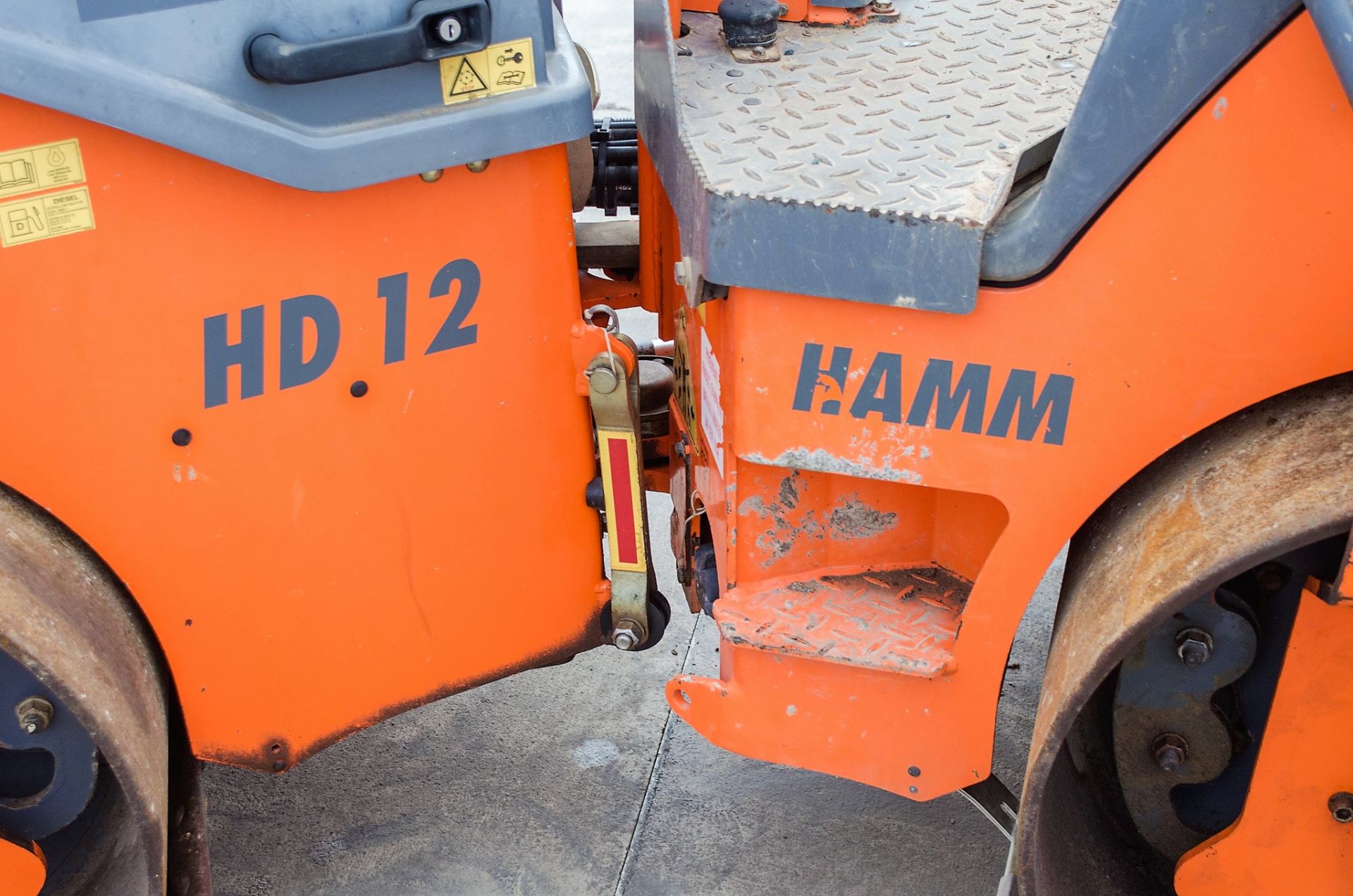 Hamm HD12 double drum ride on roller Year: 2013 S/N: H2003009 Recorded Hours: 672 A602465 ** Sold as - Image 11 of 19