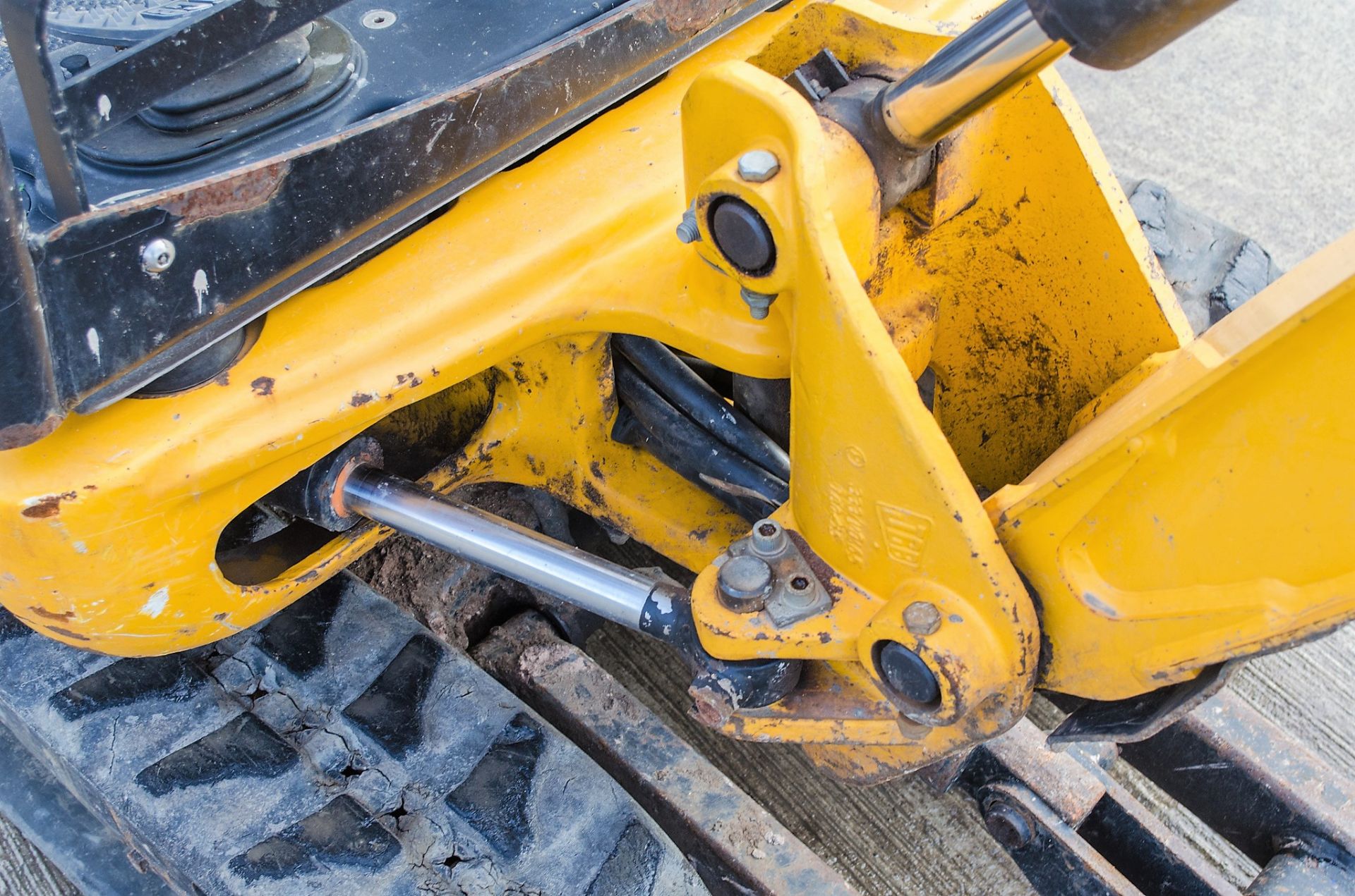 JCB 8014 CTS 1.5 tonne rubber tracked mini excavator Year: 2015 S/N: 2070994 Recorded Hours: 1325 - Image 15 of 21