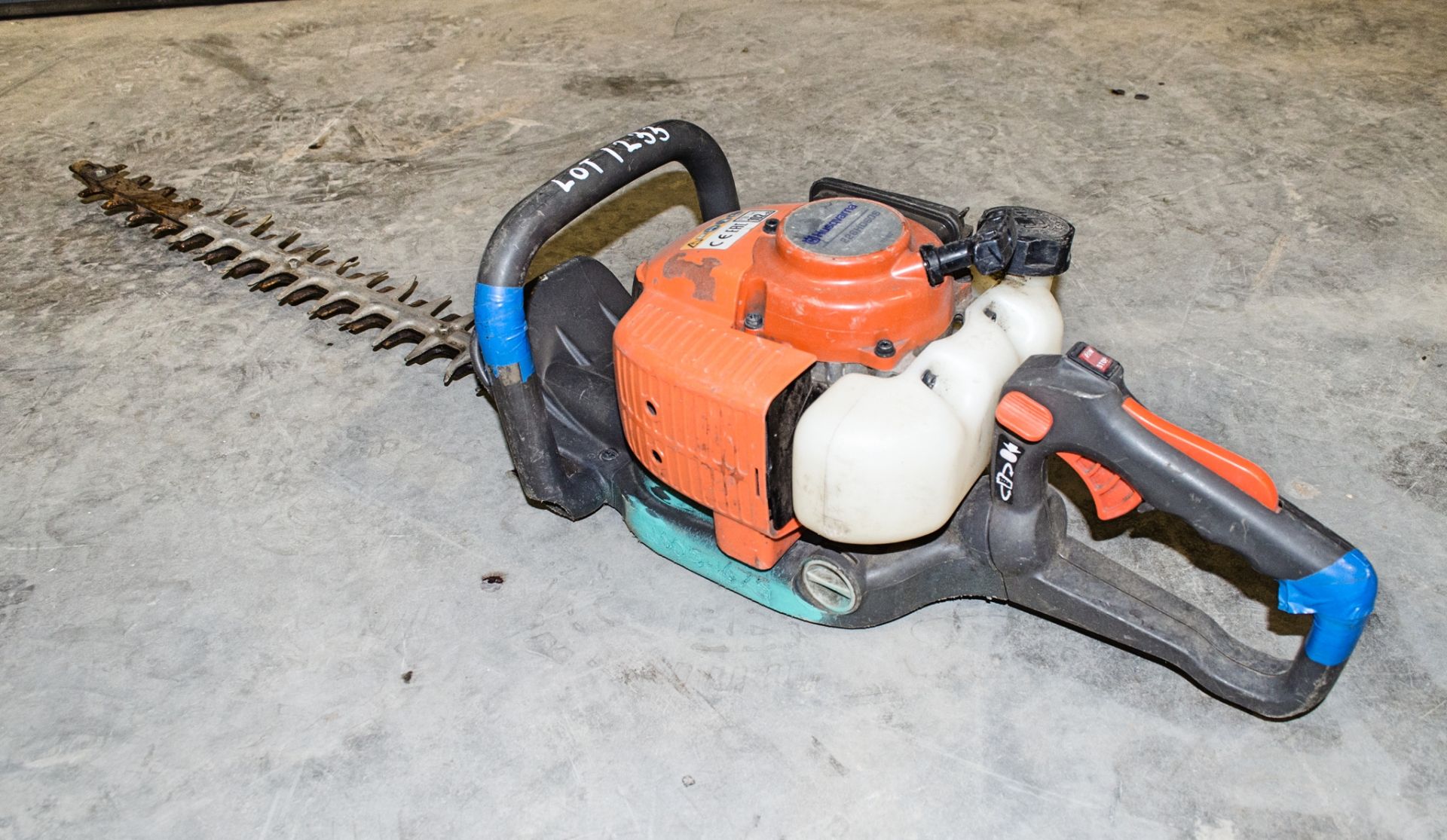 Husqvarna 226HD60S petrol driven hedge trimmer 1605-1675