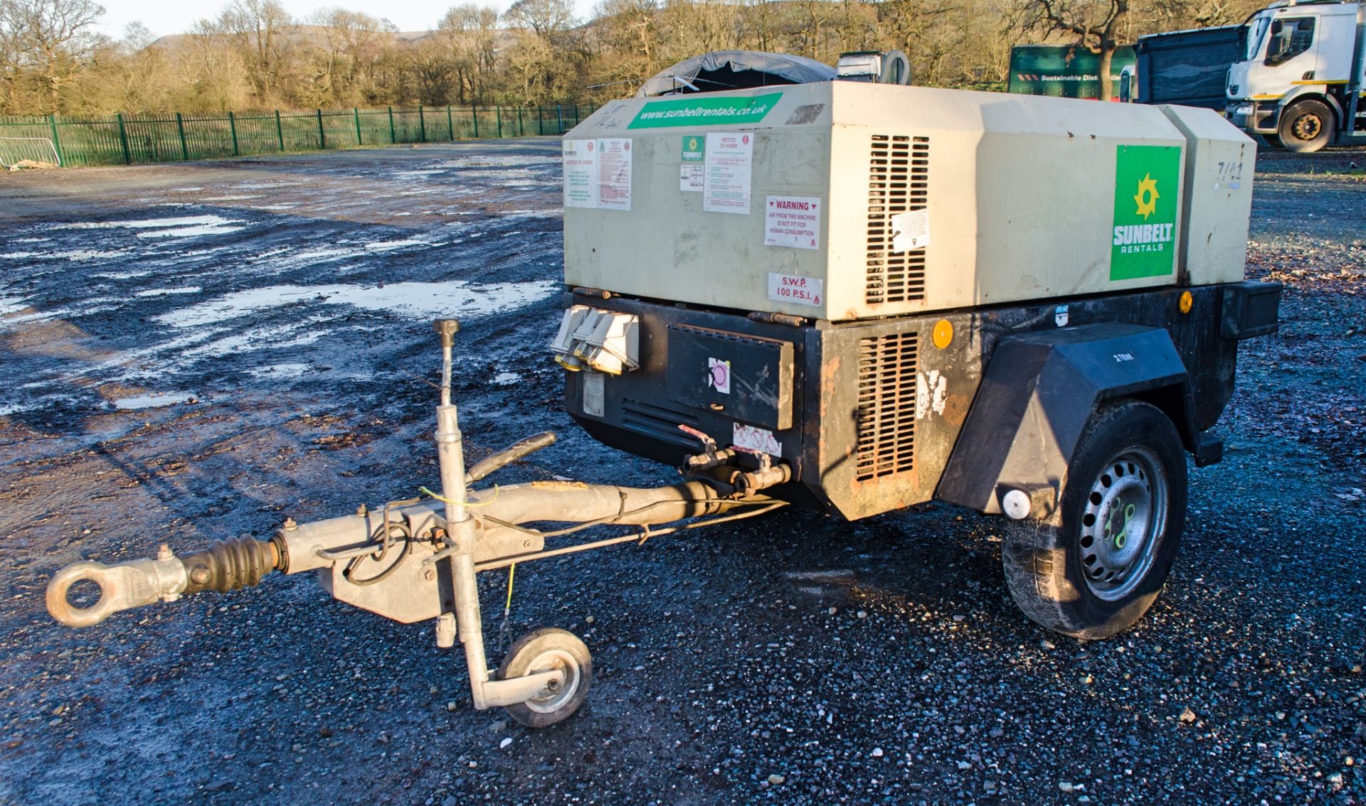 Doosan 7/41 diesel driven fast tow mobile air compressor/generator Year: 2014 S/N: 432714 Recorded