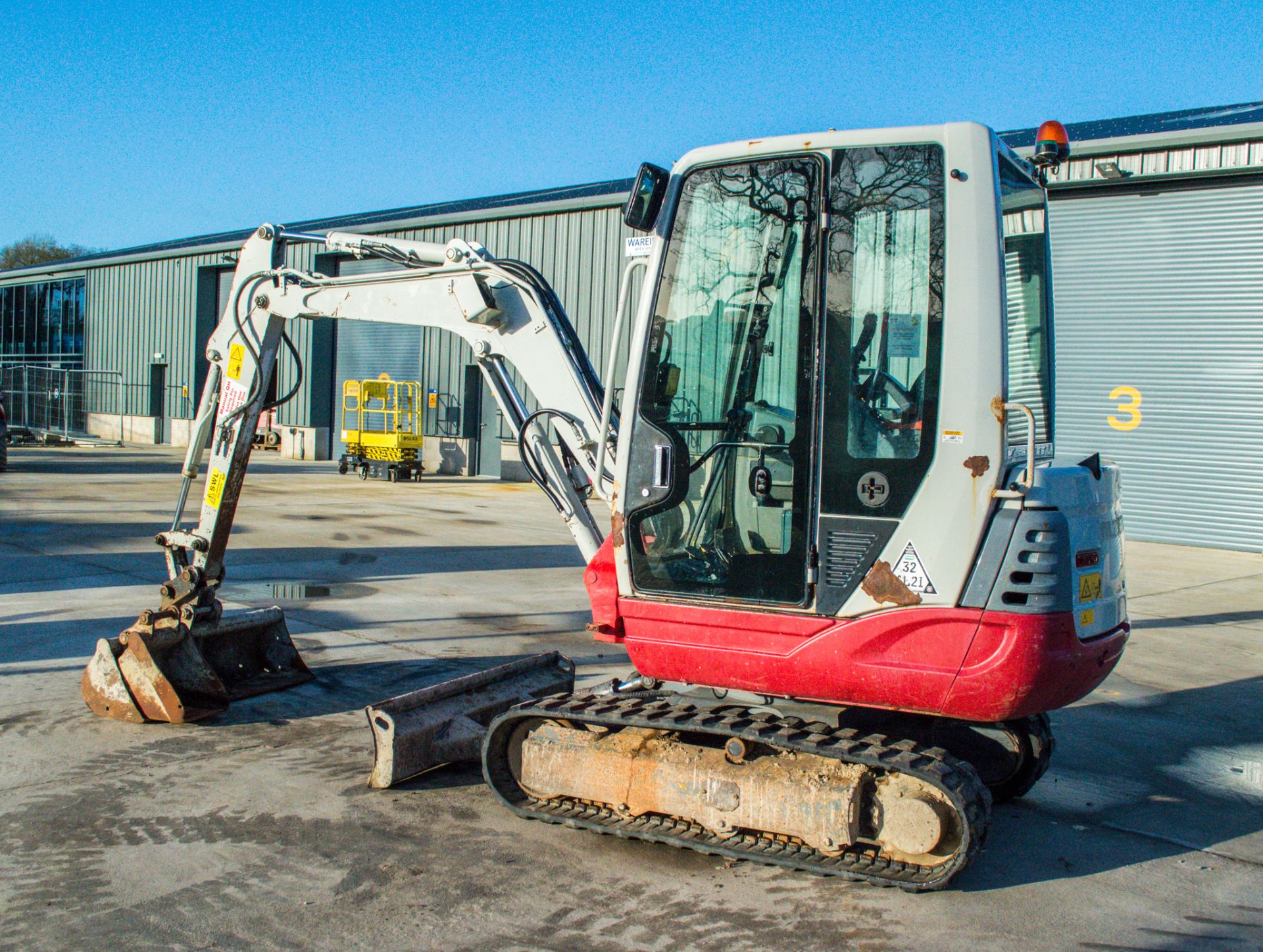 Takeuchi TB228 2.8 tonne rubber tracked excavator Year: 2015 S/N: 804197 Recorded Hours: 3064 piped, - Image 4 of 17
