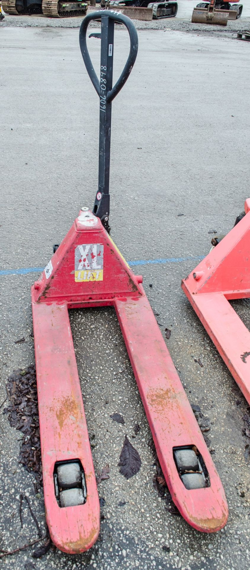 Hand hydraulic pallet truck 1606-0898