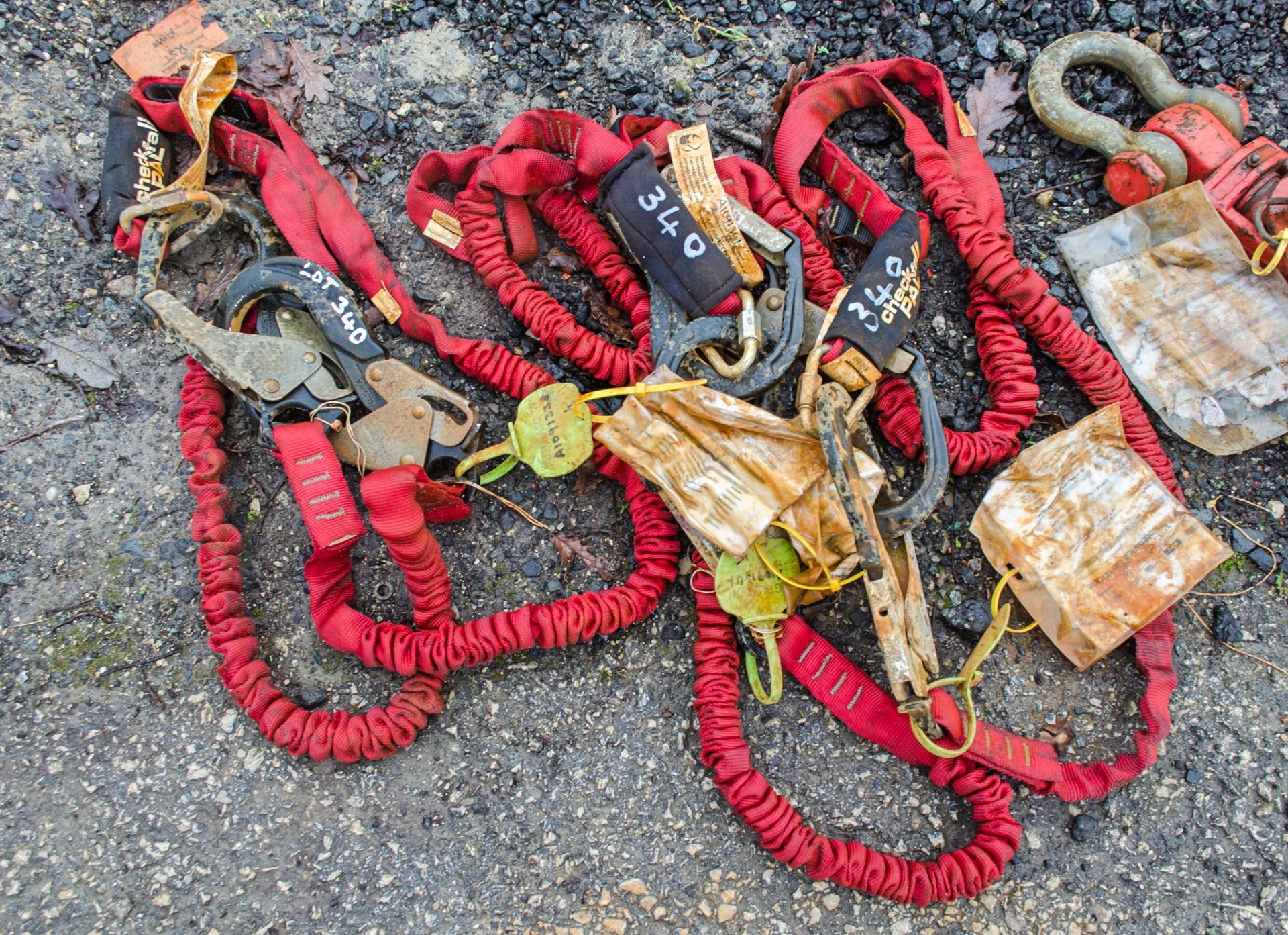 3 - fall arrest lanyards A1091342, A1091341, A1091338