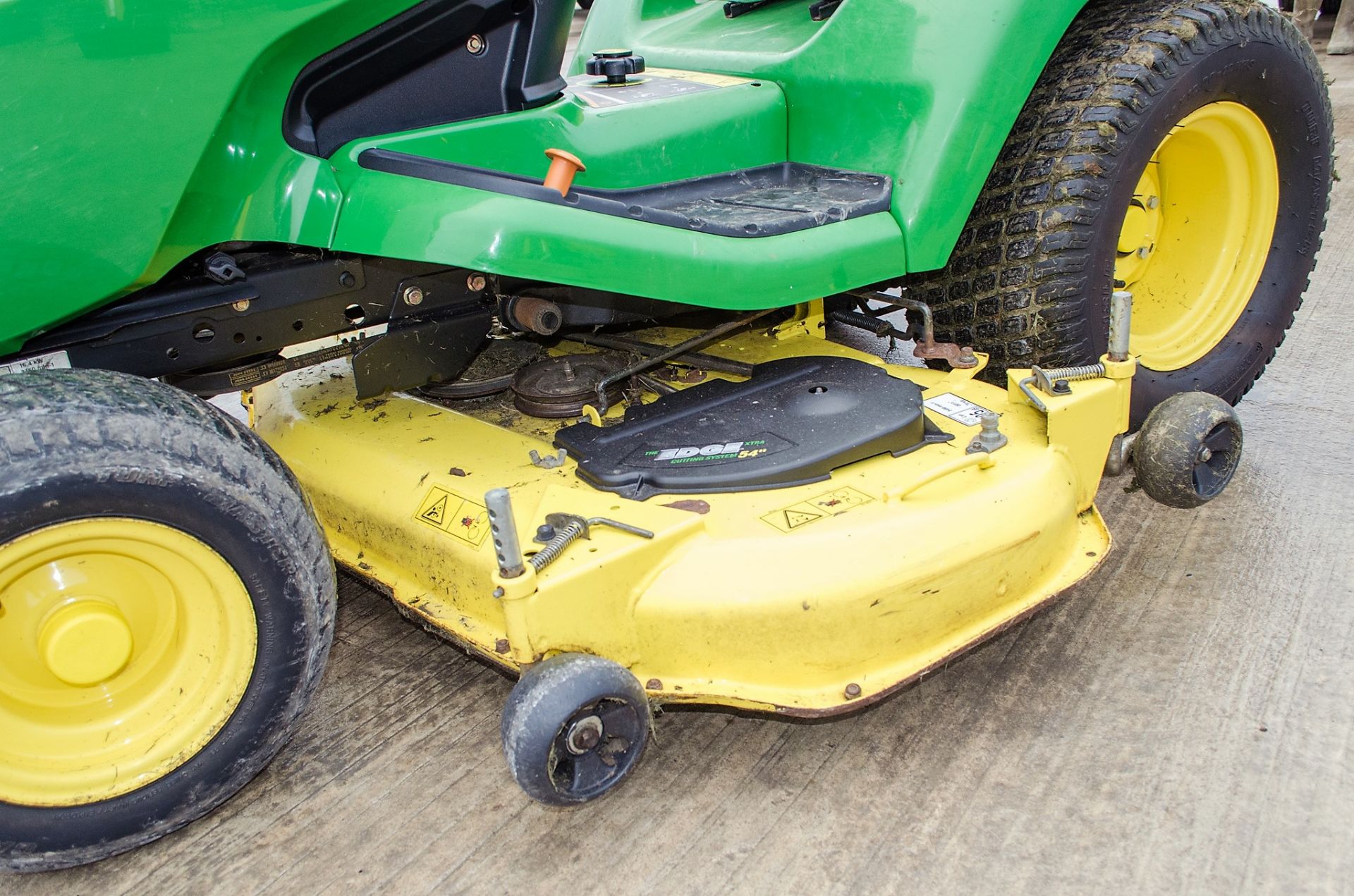 John Deere X540 petrol driven ride on lawnmower Year: 2011 Recorded Hours: 711 c/w 54 inch cutting - Image 10 of 15