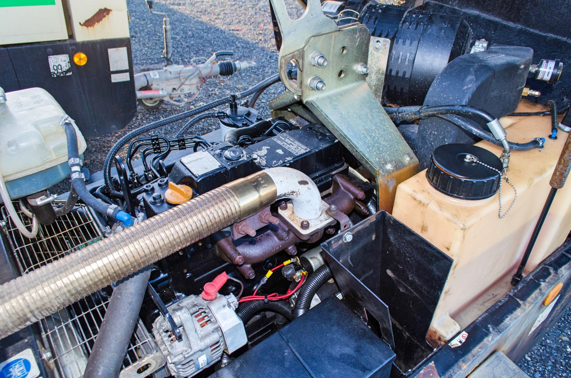 Doosan 7/41 diesel driven fast tow mobile air compressor/generator Year: 2014 S/N: 432714 Recorded - Image 4 of 5