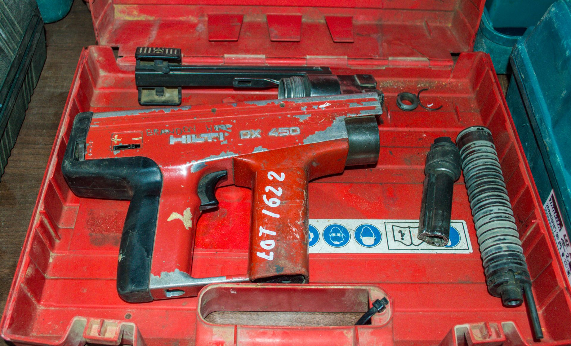 Hilti DX-450 cordless nail gun c/w carry case 04090342