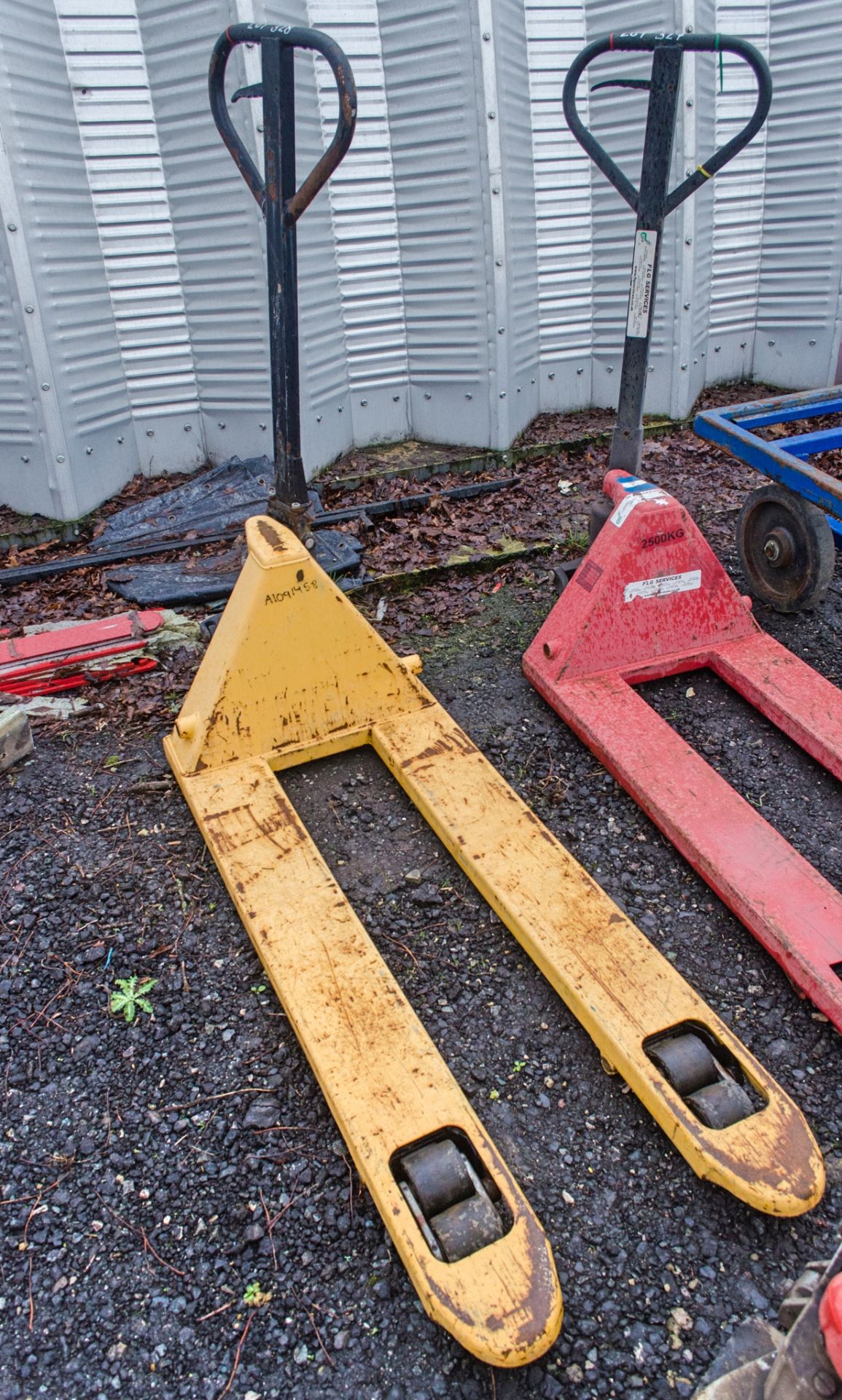 Hand hydraulic pallet truck A1091458