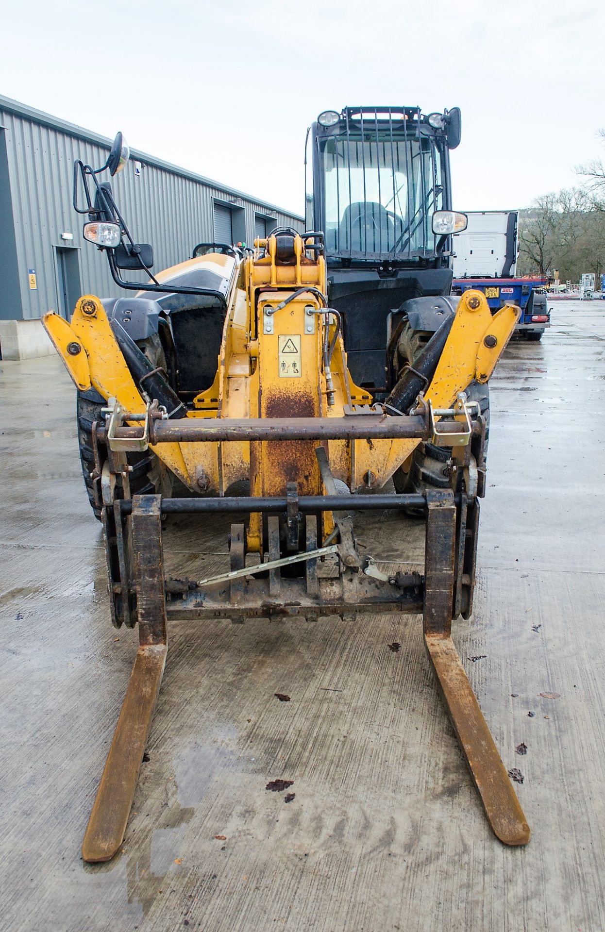 JCB 535-140 Hi-Viz 14 metre telescopic handler Year: 2014  S/N: 2339650 Recorded Hours: 4182 A633927 - Image 5 of 24