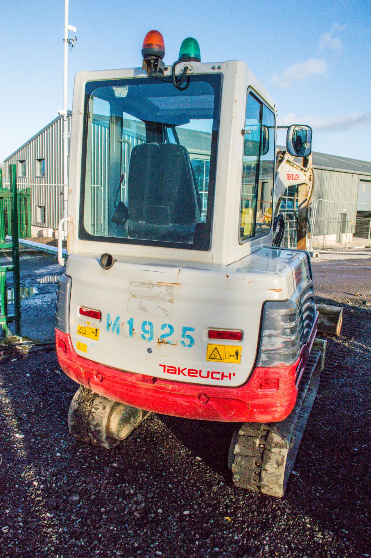 Takeuchi TB228 2.8 tonne rubber tracked excavator Year: 2015 S/N: 804180 Recorded Hours: 3337 piped, - Image 6 of 18