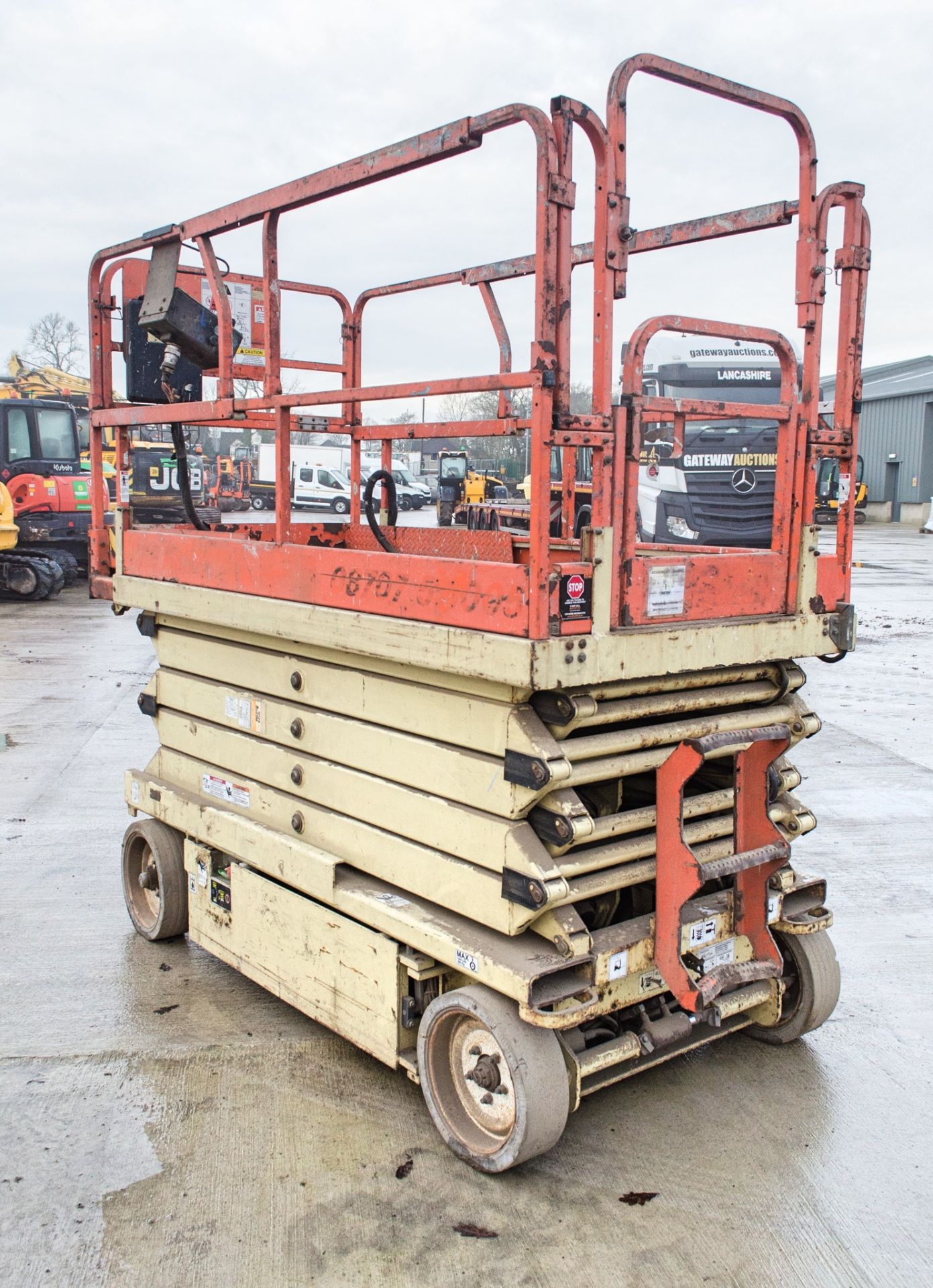 JLG 3246 battery electric scissor lift S/N: 020089586 Recorded Hours: 587 SBT - Image 4 of 10