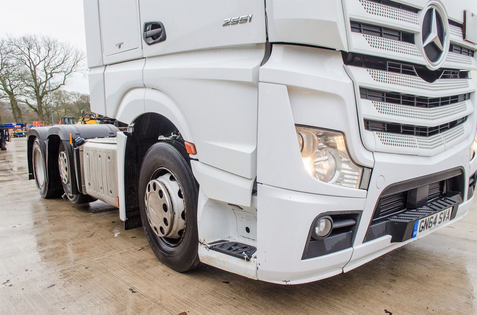 Mercedes Benz Actros 2551 6 wheel tractor unit Registration Number: GN64 SVA Date of Registration: - Image 9 of 29