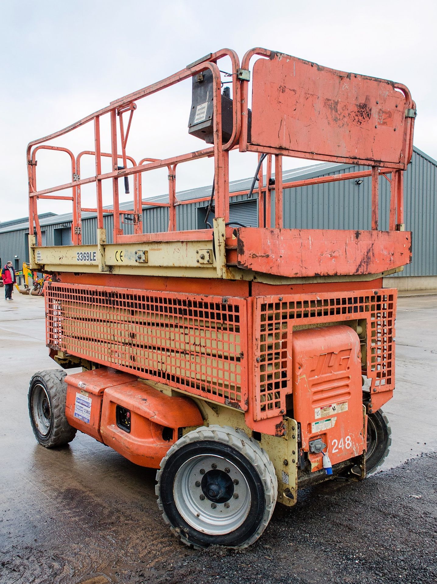 JLG 3369LE battery electric scissor lift Year: 2001 S/N: 87467 Recorded Hours: 608 ** No - Image 4 of 10