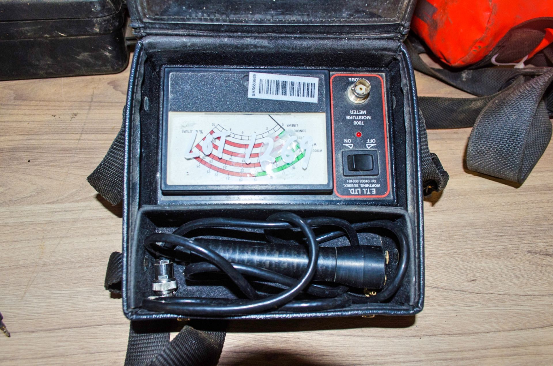 Honeywell gas detector c/w charging base and carry case