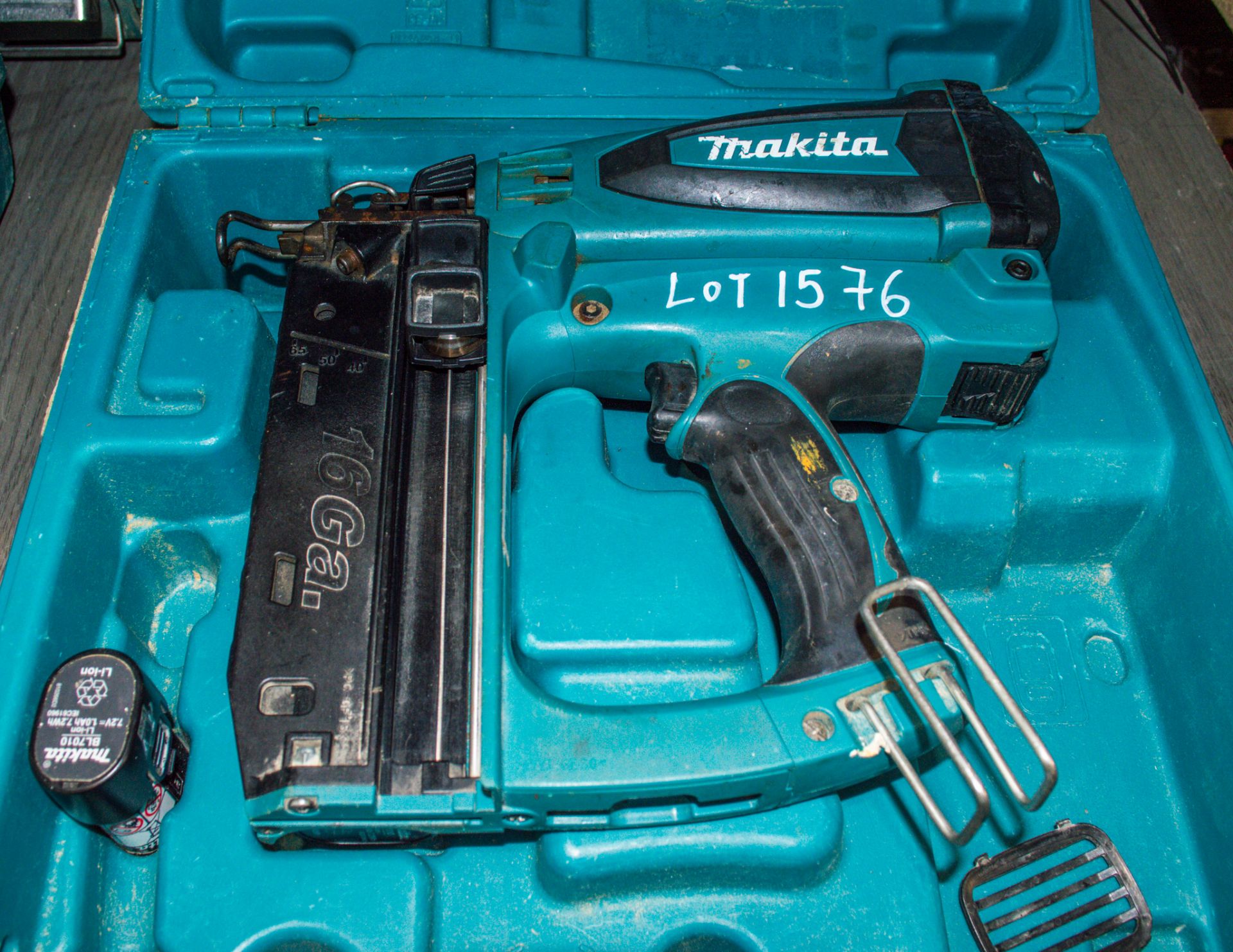 Makita GF600 7.2v cordless nail gun c/w 2 batteries and carry case ** No charger ** 1612-MAK-0754