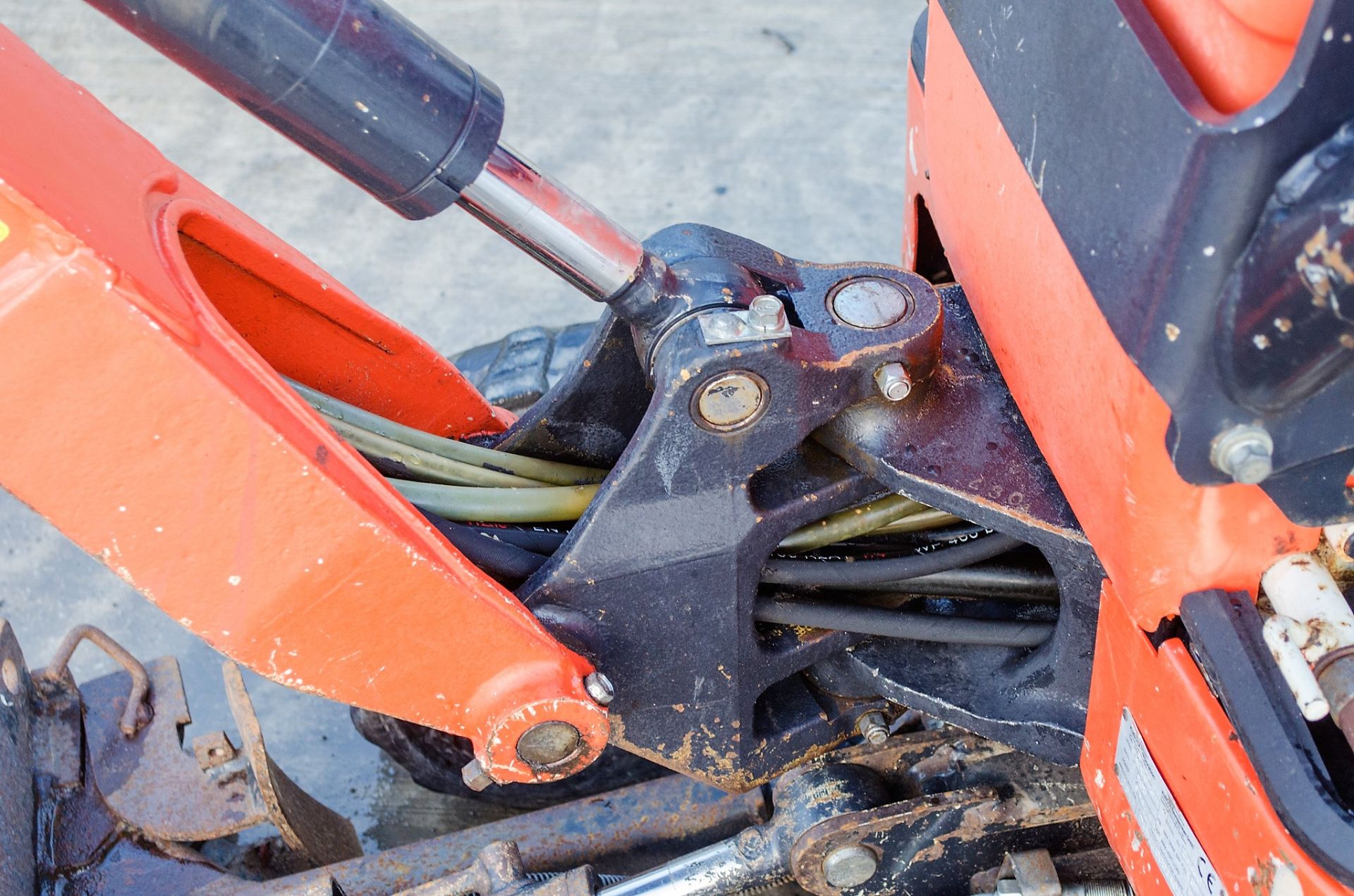 Kubota K008-3 0.8 tonne rubber tracked micro excavator Year: 2013 S/N: 24430 Recorded Hours: 1610 - Image 15 of 20