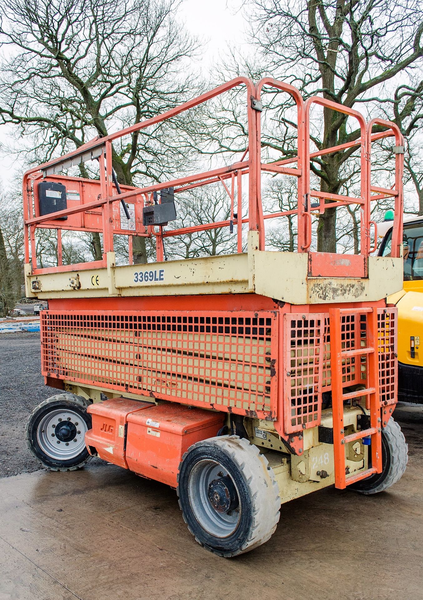 JLG 3369LE battery electric scissor lift Year: 2001 S/N: 87467 Recorded Hours: 608 ** No - Image 2 of 10