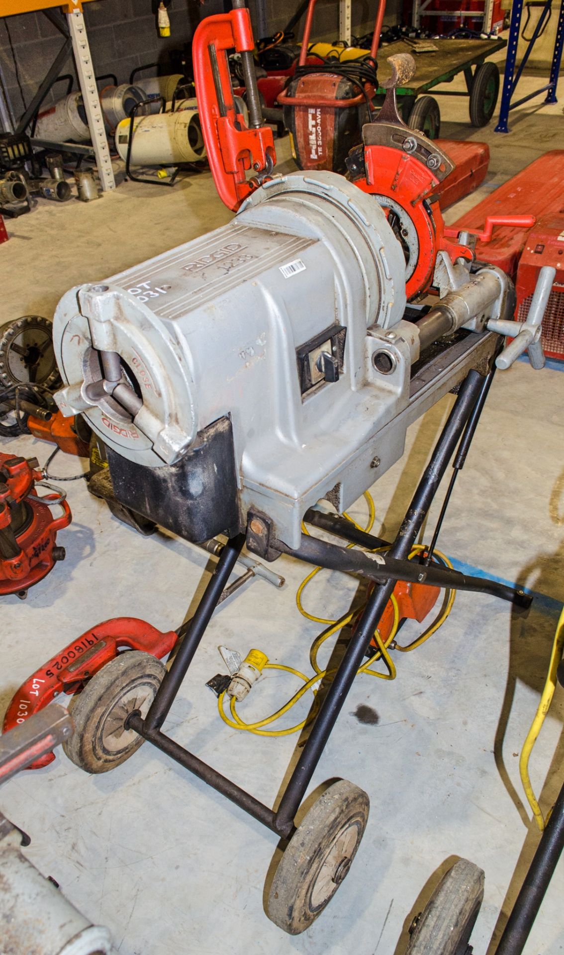 Ridgid 1233 110v pipe threading machine c/w foot pedal and wheeled stand 19420125 - Image 2 of 2