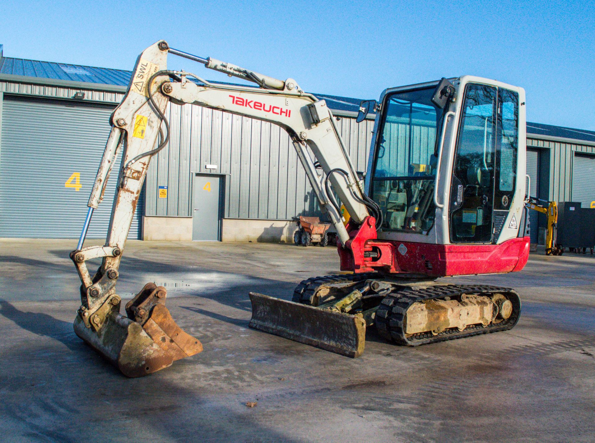 Takeuchi TB228 2.8 tonne rubber tracked excavator Year: 2015 S/N: 804180 Recorded Hours: 3337 piped,