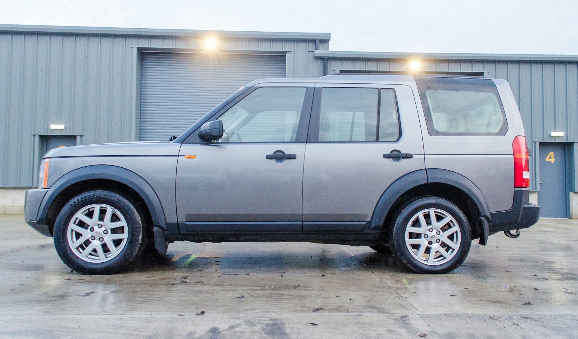 Land Rover Discovery 3 TDV6 manual 7 seat 5 door estate car Registration Number: VX09 DHP Date of - Image 7 of 39