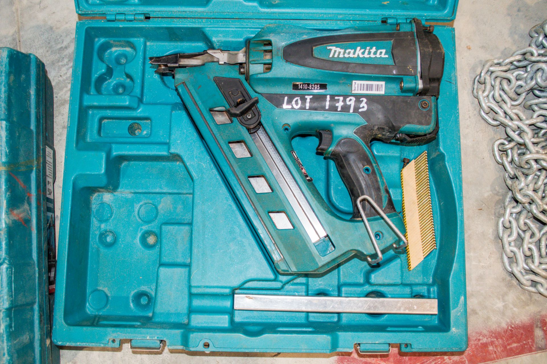 Makita GN900 7.2v cordless nail gun c/w carry case ** No batteries or charger ** 1410-8295