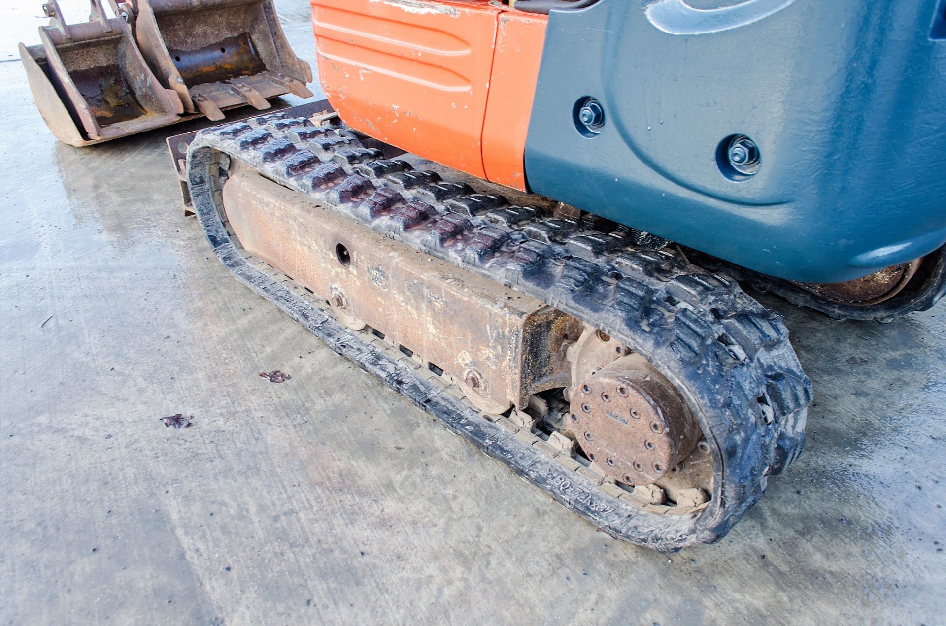 Kubota K008-3 0.8 tonne rubber tracked micro excavator Year: 2013 S/N: 24430 Recorded Hours: 1610 - Image 10 of 20