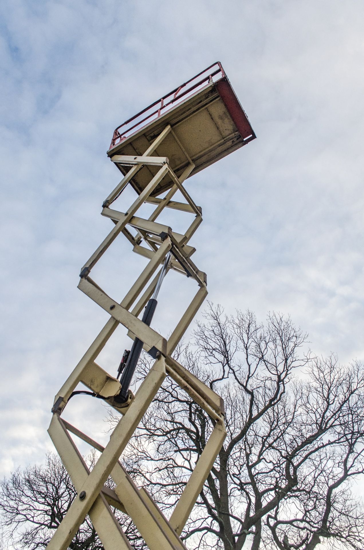 JLG 3246 battery electric scissor lift S/N: 020089586 Recorded Hours: 587 SBT - Image 6 of 10