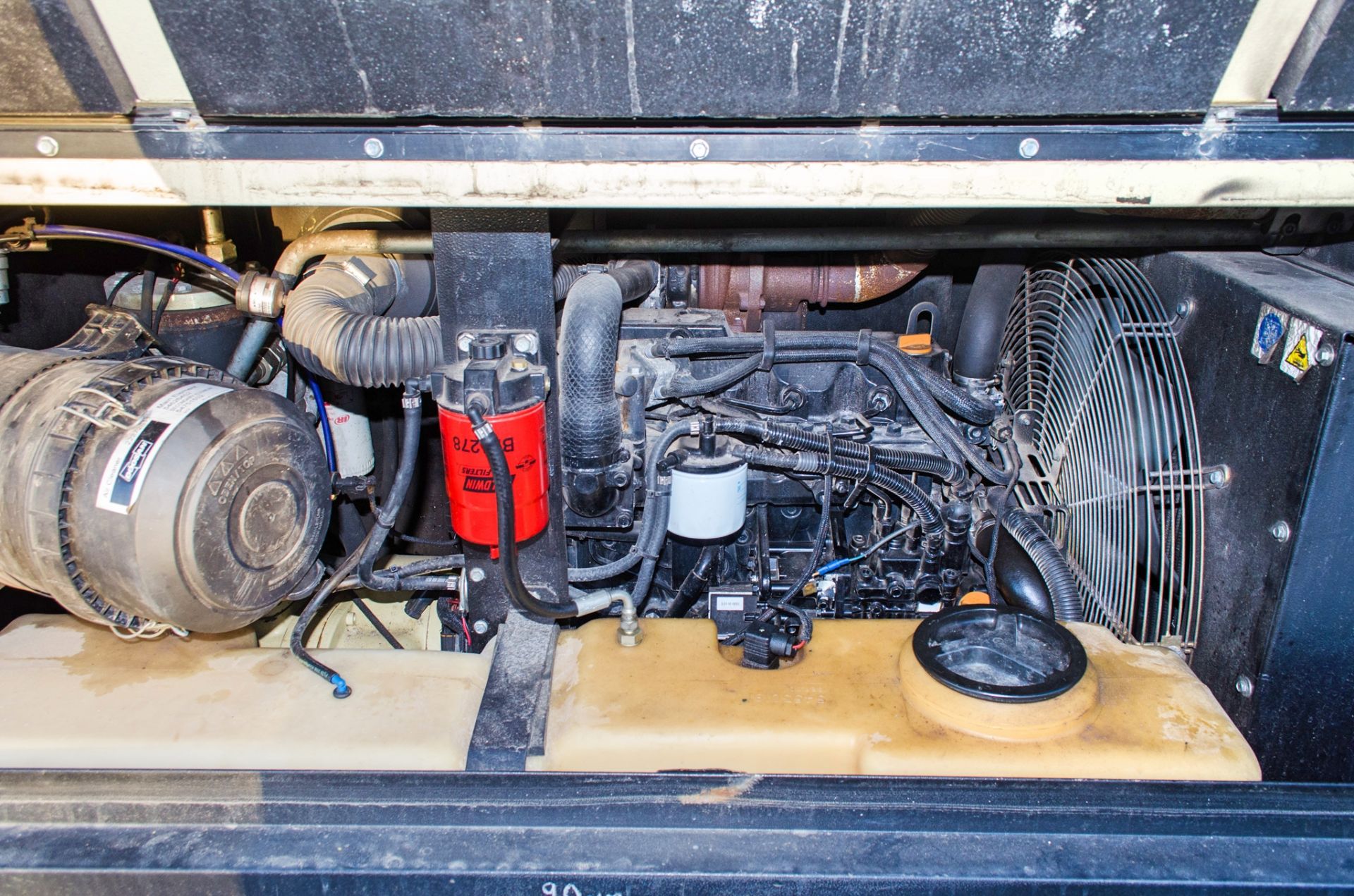 Doosan 7/71 diesel driven fast tow mobile air compressor Year: 2013 S/N: 523329 Recorded Hours: 2458 - Image 5 of 5