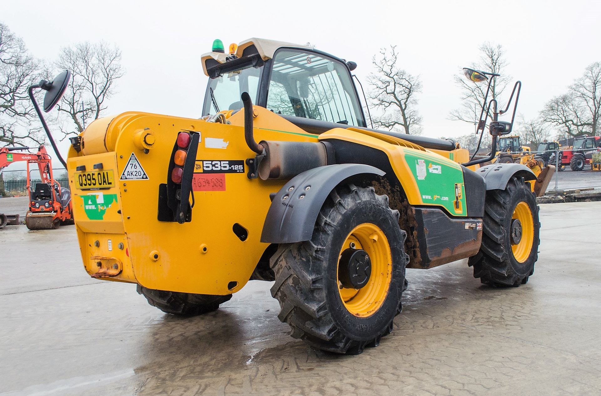 JCB 535-125 Hi-Viz 12.5 metre telescopic handler Year: 2014 S/N: 2339815 Recorded Hours: 2566 - Image 3 of 23