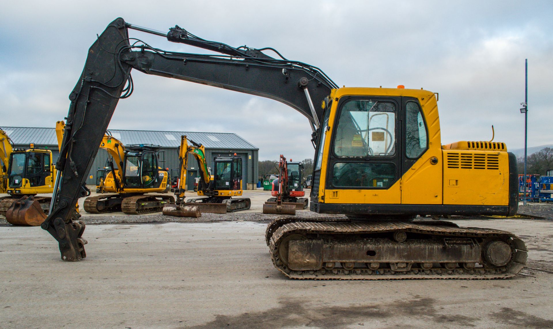 Volvo EC140B 14 tonne steel tracked excavator Year: 2007  S/N:  Recorded Hours: 13,055 piped & - Image 8 of 19