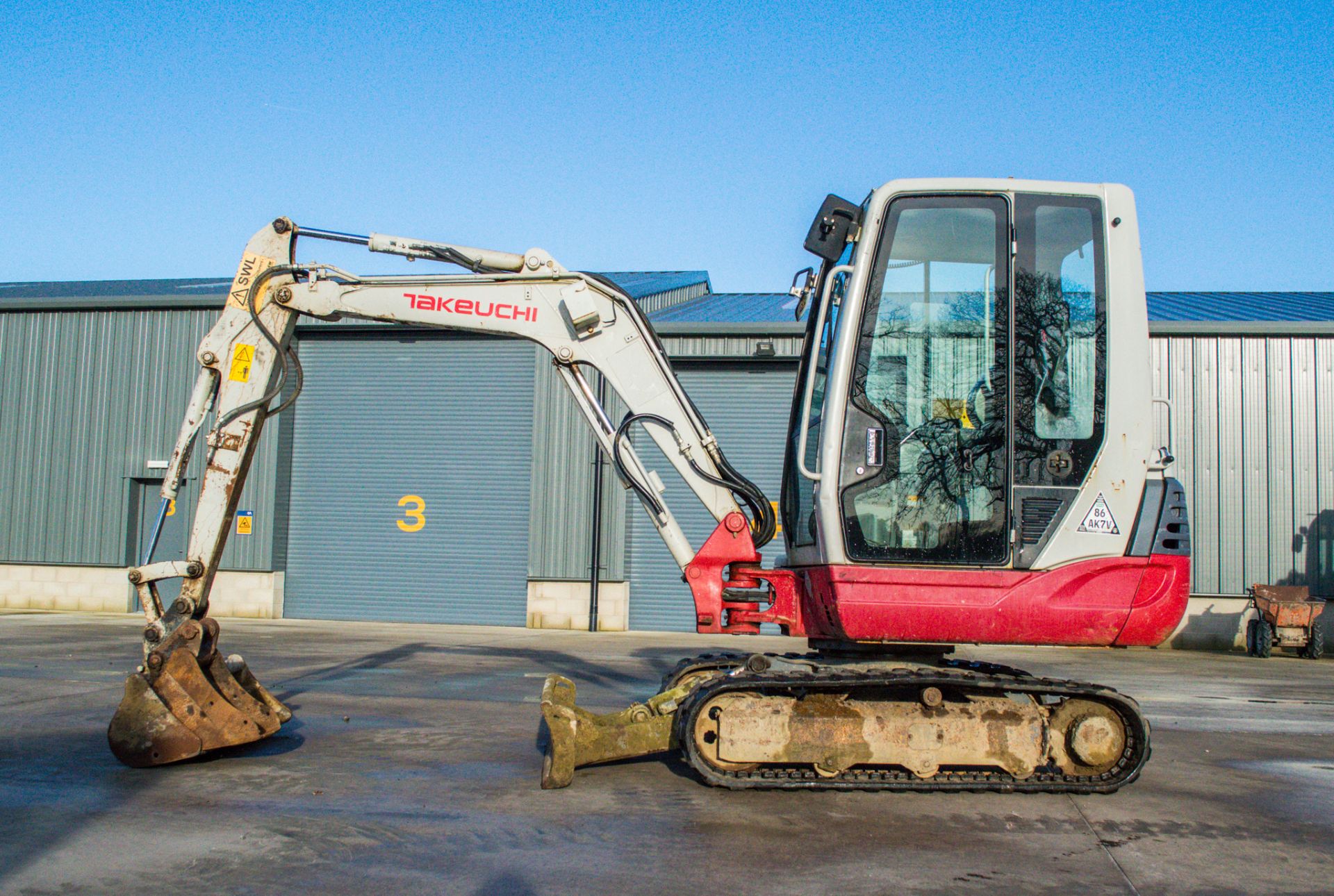 Takeuchi TB228 2.8 tonne rubber tracked excavator Year: 2015 S/N: 804180 Recorded Hours: 3337 piped, - Image 8 of 18