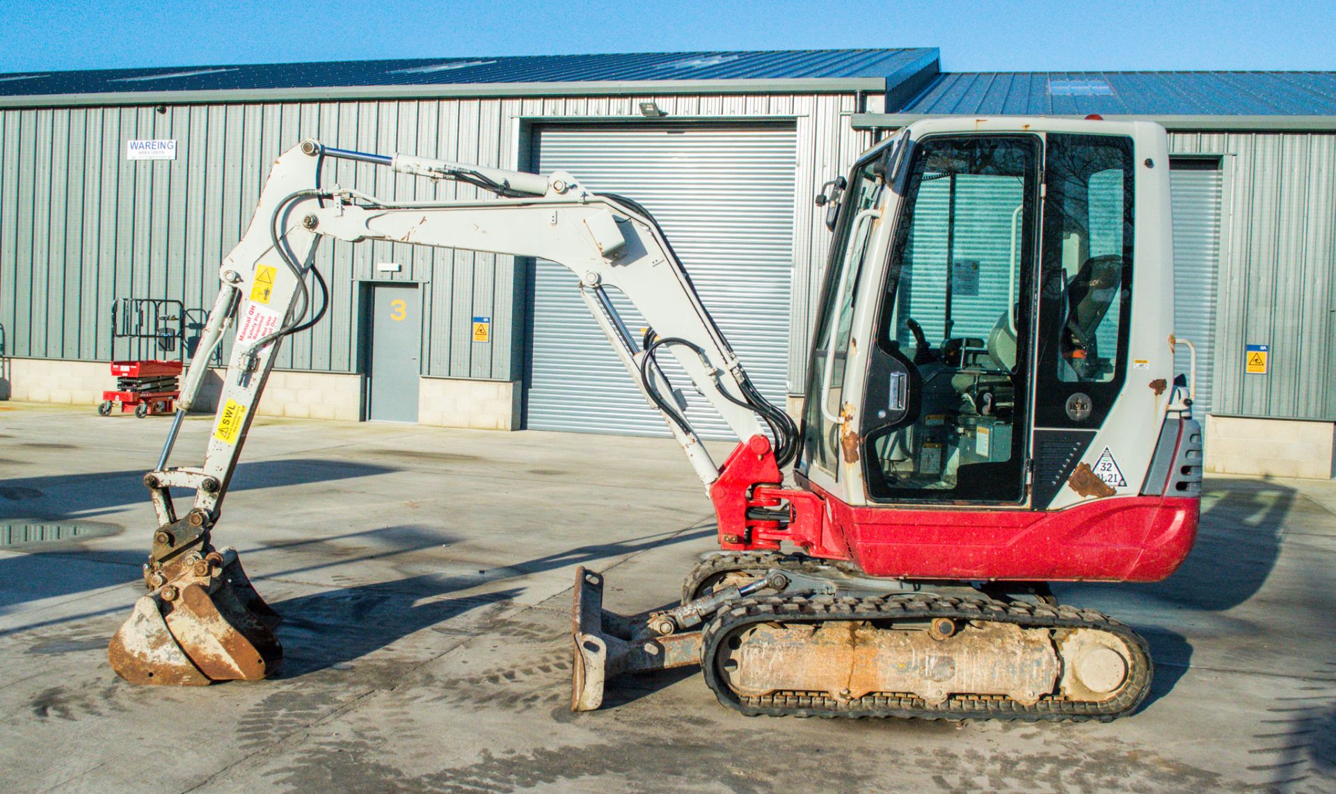 Takeuchi TB228 2.8 tonne rubber tracked excavator Year: 2015 S/N: 804197 Recorded Hours: 3064 piped, - Image 8 of 17