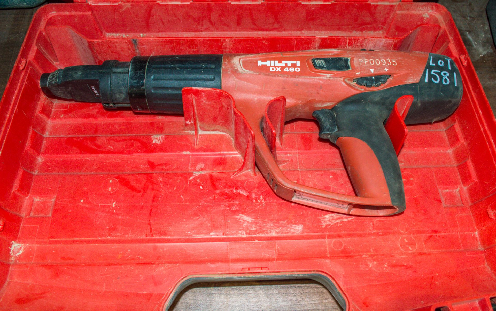 Hilti DX460 cordless auto feed nail gun c/w carry case PF00935