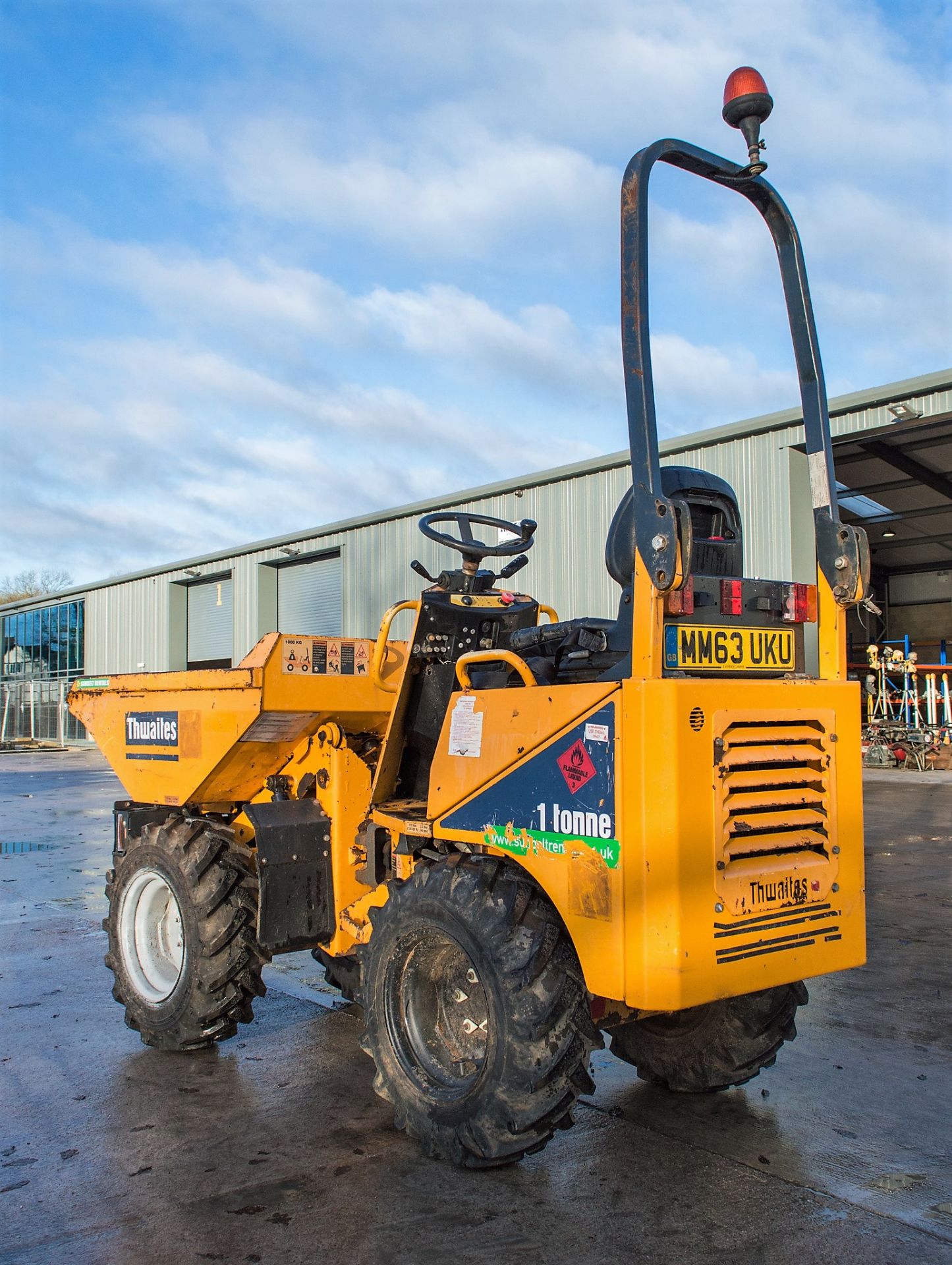 Thwaites 1 tonne hi-tip dumper Year: 2014 S/N: 141709661 Recorded Hours: 1372 A656873 - Image 3 of 20