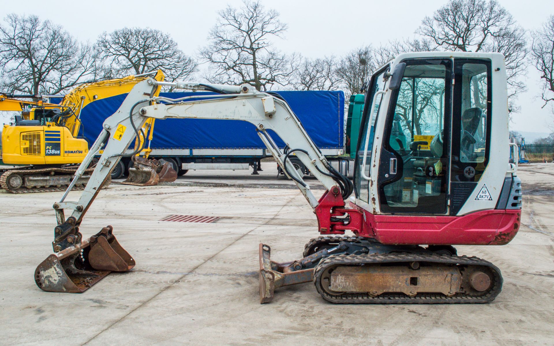 Takeuchi TB228 2.8 tonne rubber tracked excavator Year: 2015 S/N: 122804230 Recorded Hours: 3036 - Image 8 of 17