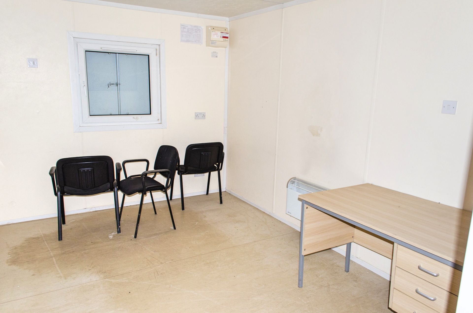 32ft x 10ft steel anti-vandal office site unit Comprising of: kitchen/office area & seperate - Image 7 of 7