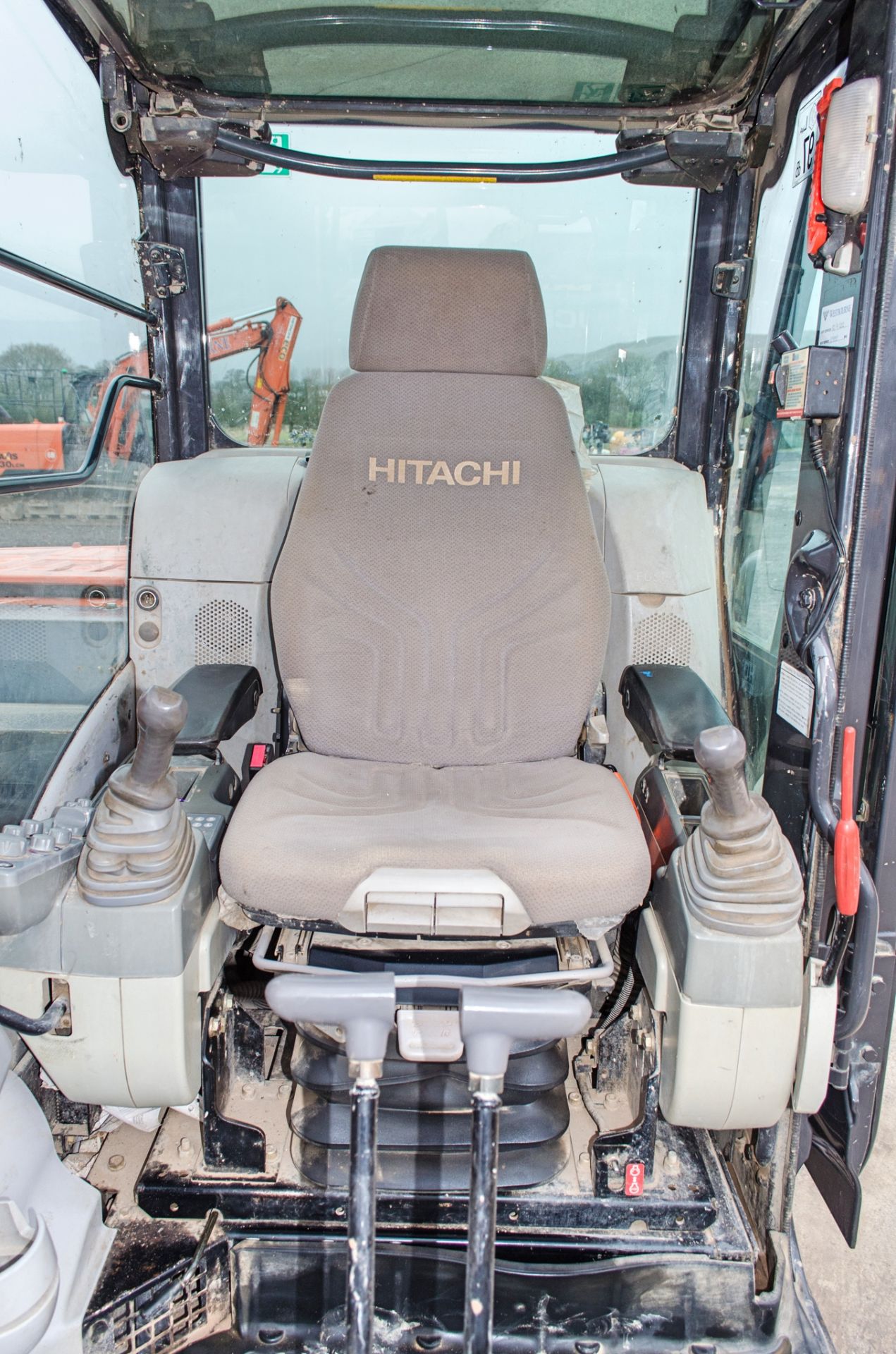 Hitachi ZX 85 US-5A 8.5 tonne rubber tracked midi excavator Year: 2013 S/N: 80038 Recorded hours: - Image 24 of 26