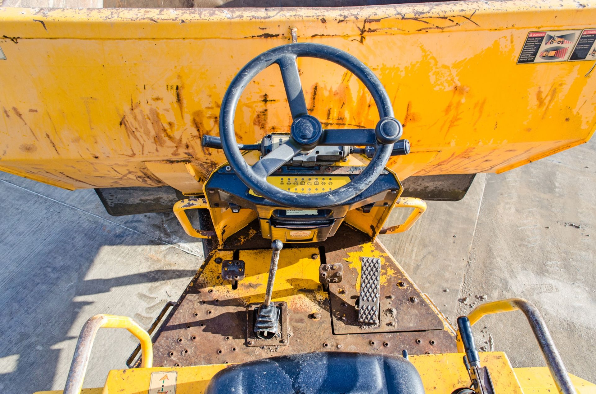 Thwaites 9 tonne straight skip dumper Year: 2014 S/N: 403D0170 Recorded Hours: 3025 - Image 17 of 20