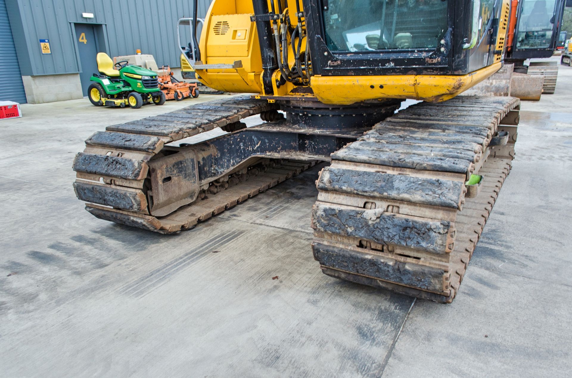 JCB JS 130 LC 13 tonne steel tracked excavator Year: 2014  S/N: 2134514 Recorded Hours: 5385 - Image 11 of 23