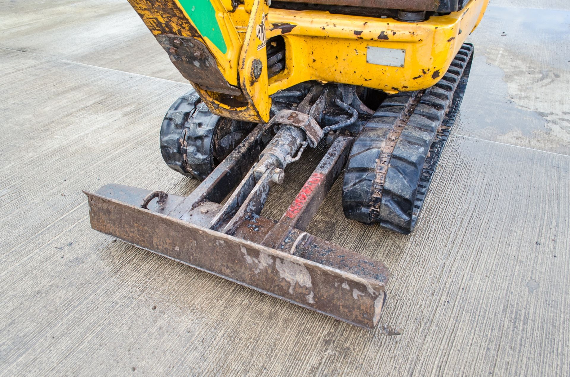 JCB 8016 1.5 tonne rubber tracked mini excavator Year: 2013 S/N: 2071485 Recorded Hours: 2396 blade, - Image 11 of 21