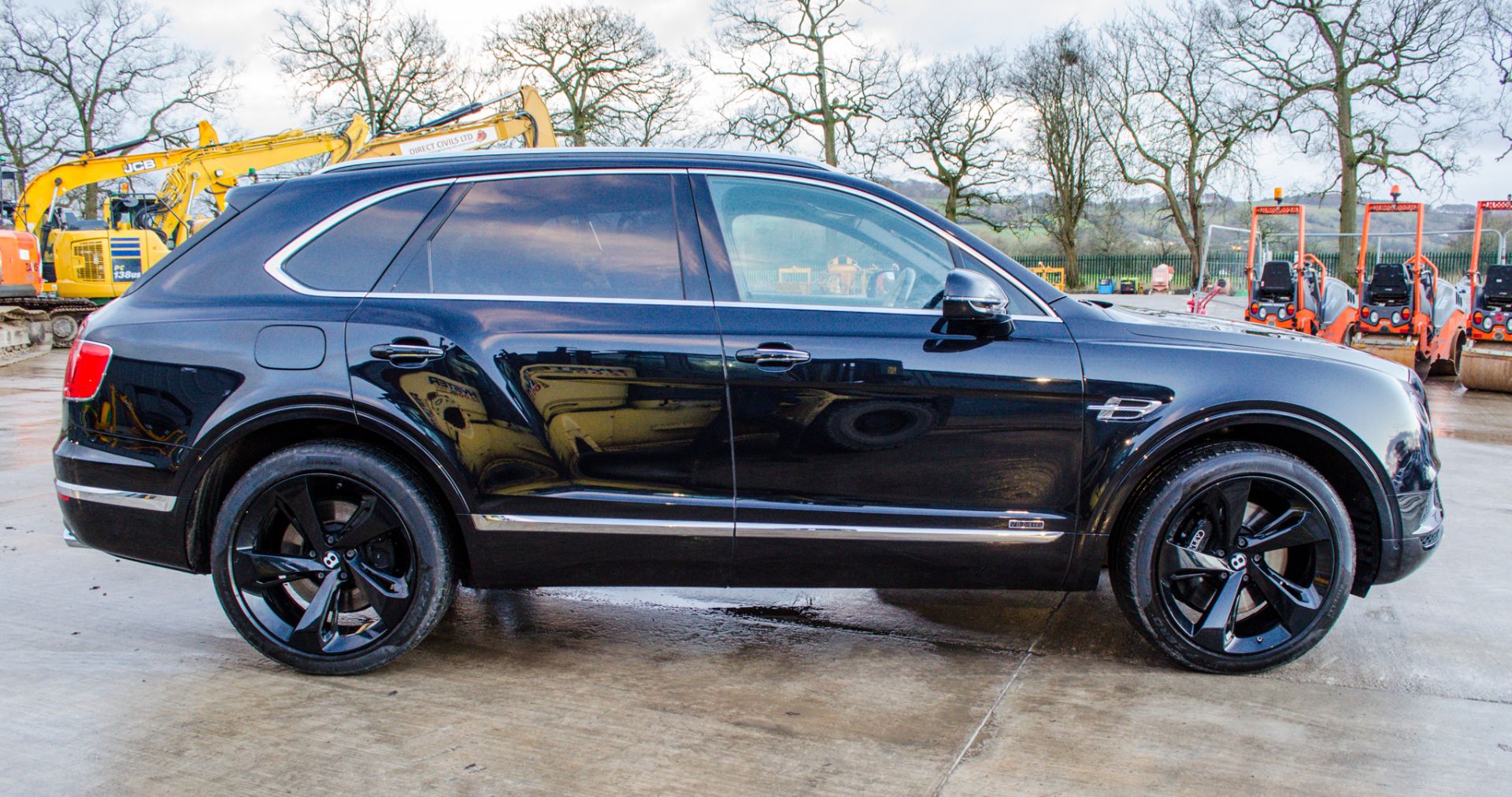 Bentley Bentayga 4.0 V8 diesel 4wd 7 seat SUV Reg No: SG 18 HPU Recorded Mileage: 37,650 Date of - Image 16 of 41