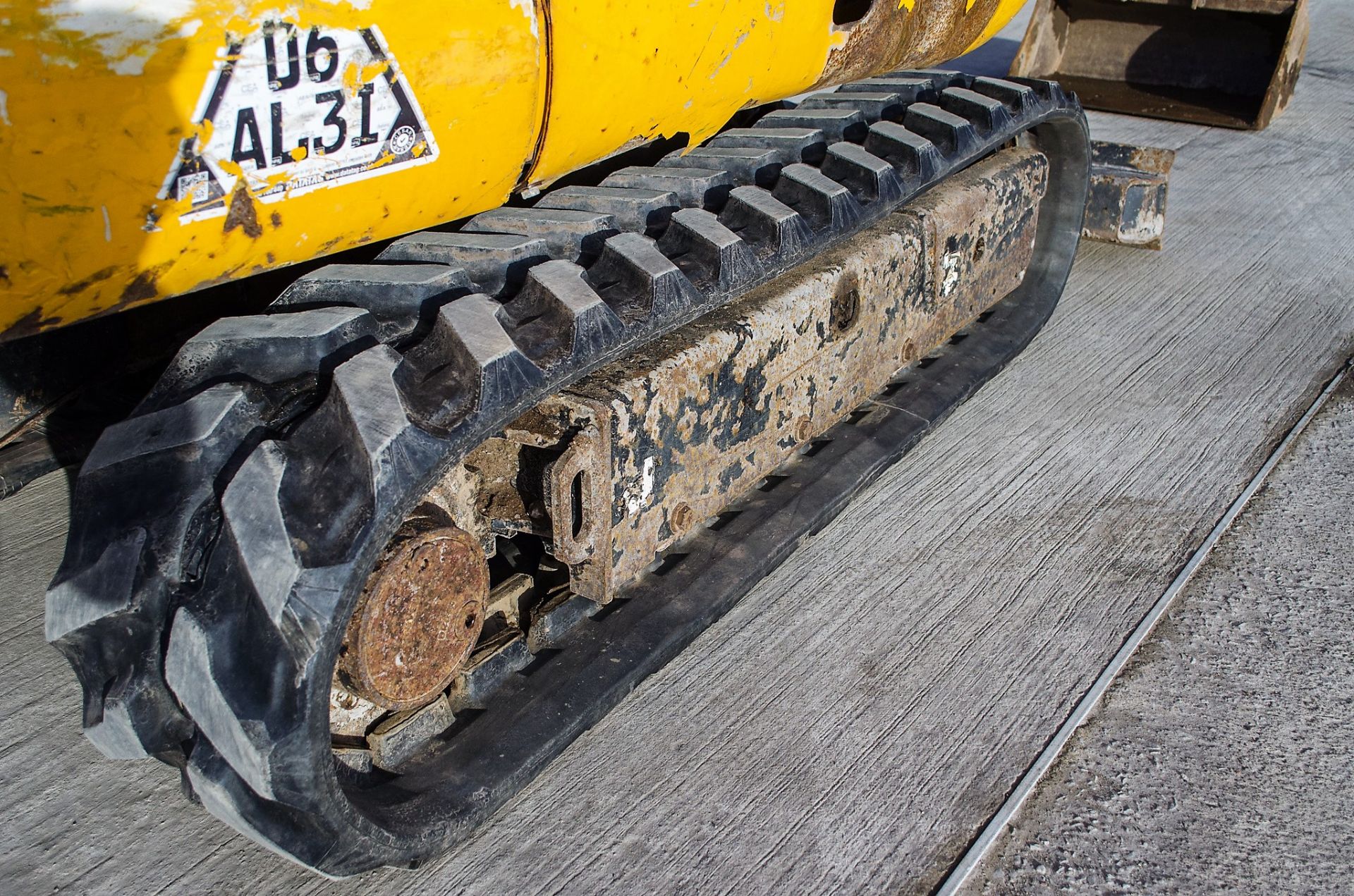 JCB 8016 1.5 tonne rubber tracked mini excavator Year: 2015 S/N: 2071736 Recorded Hours: 2127 blade, - Image 10 of 22