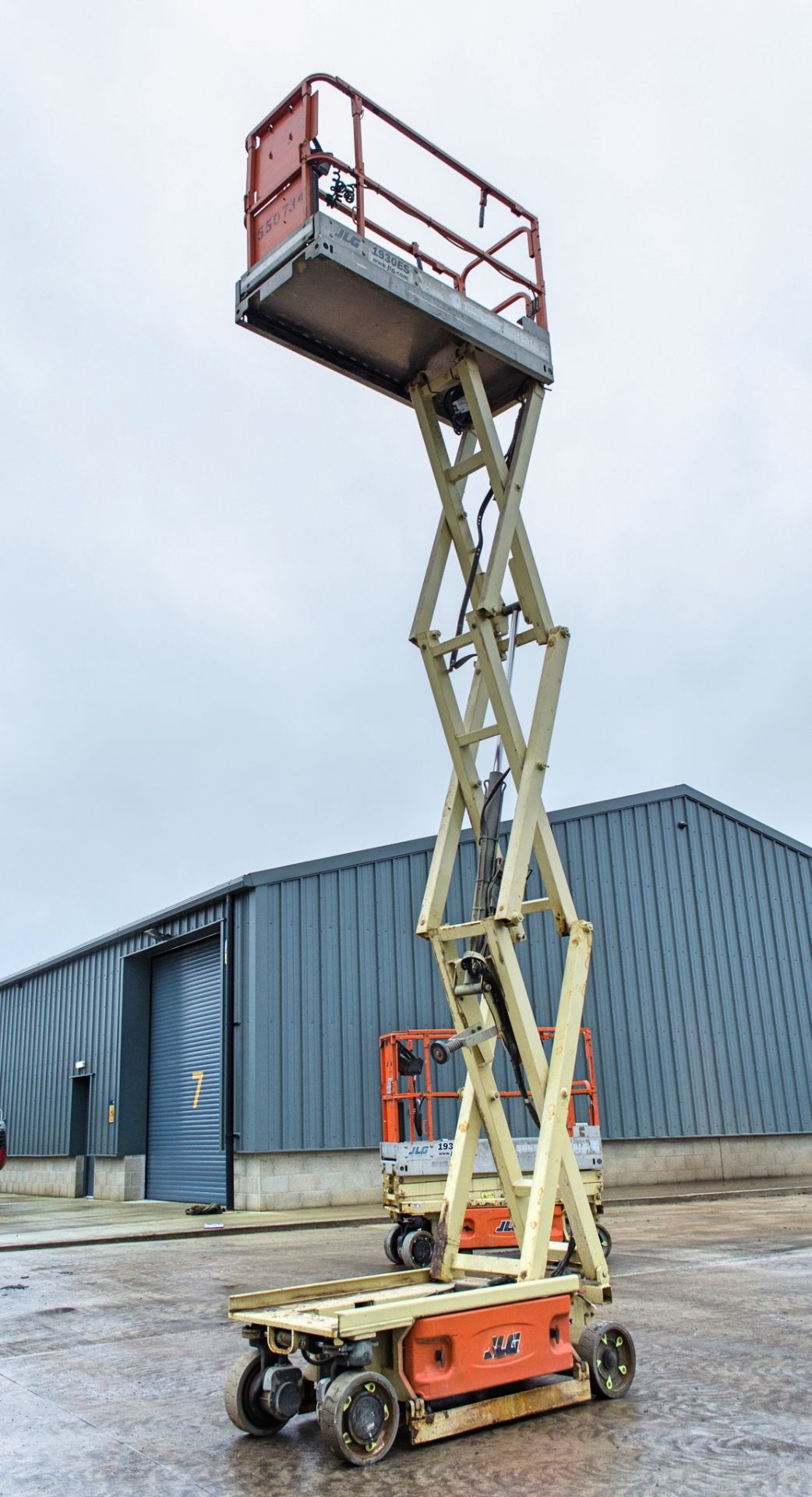 JLG 1930ES battery electric scissor lift Year: 2010 S/N: 24097 Recorded Hours: 254 A550734 - Image 5 of 8